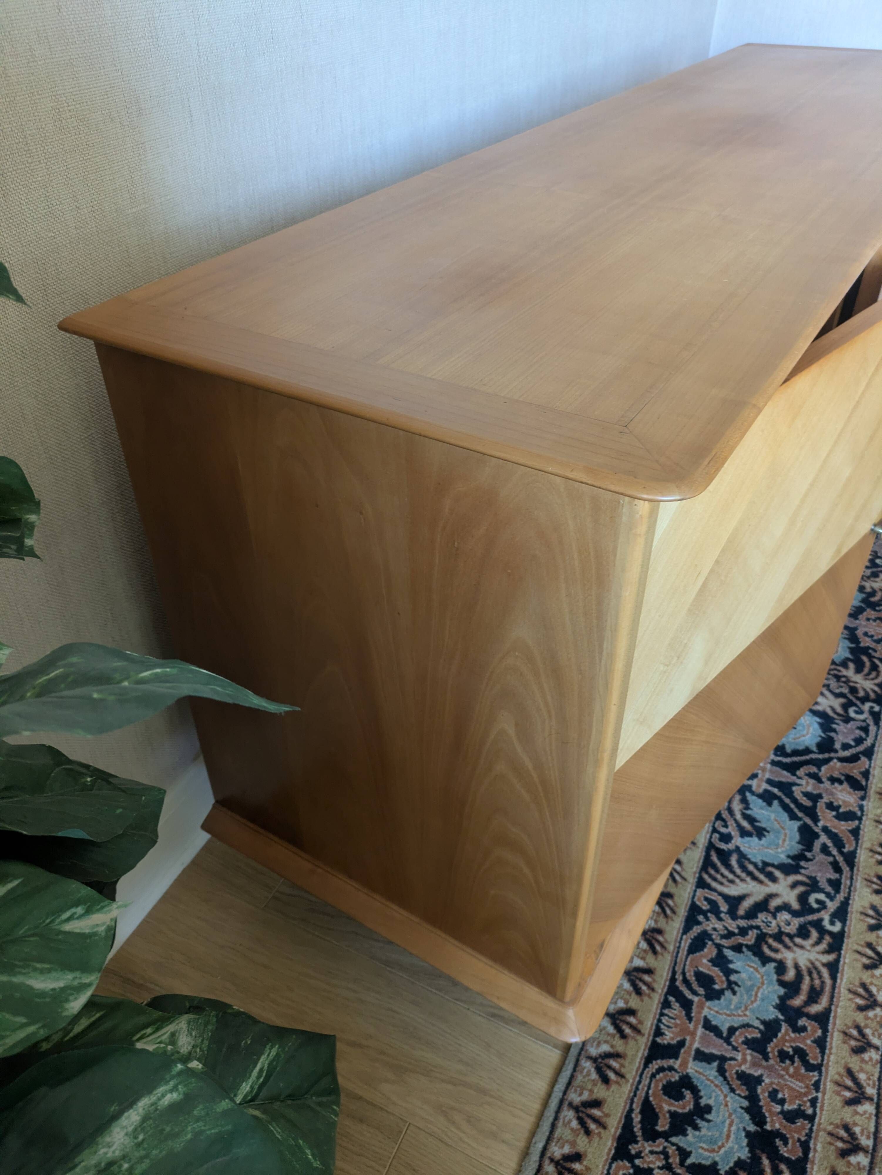 Modernist enfilade with a checkerboard pattern in light wood and mahogany marquetry,