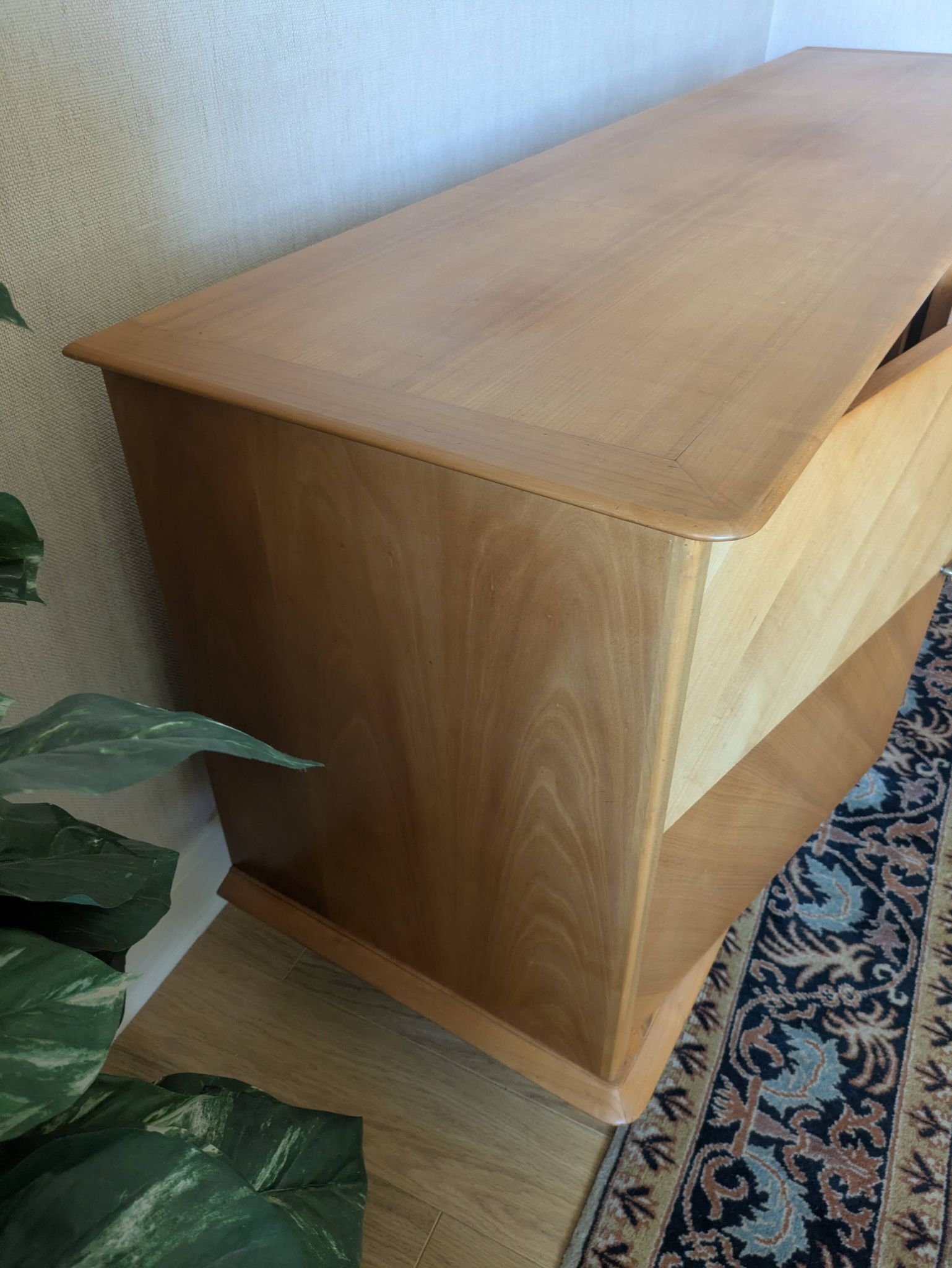 Modernist enfilade with a checkerboard pattern in light wood and mahogany marquetry,