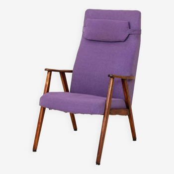 Fauteuil scandinave avec tissu violet