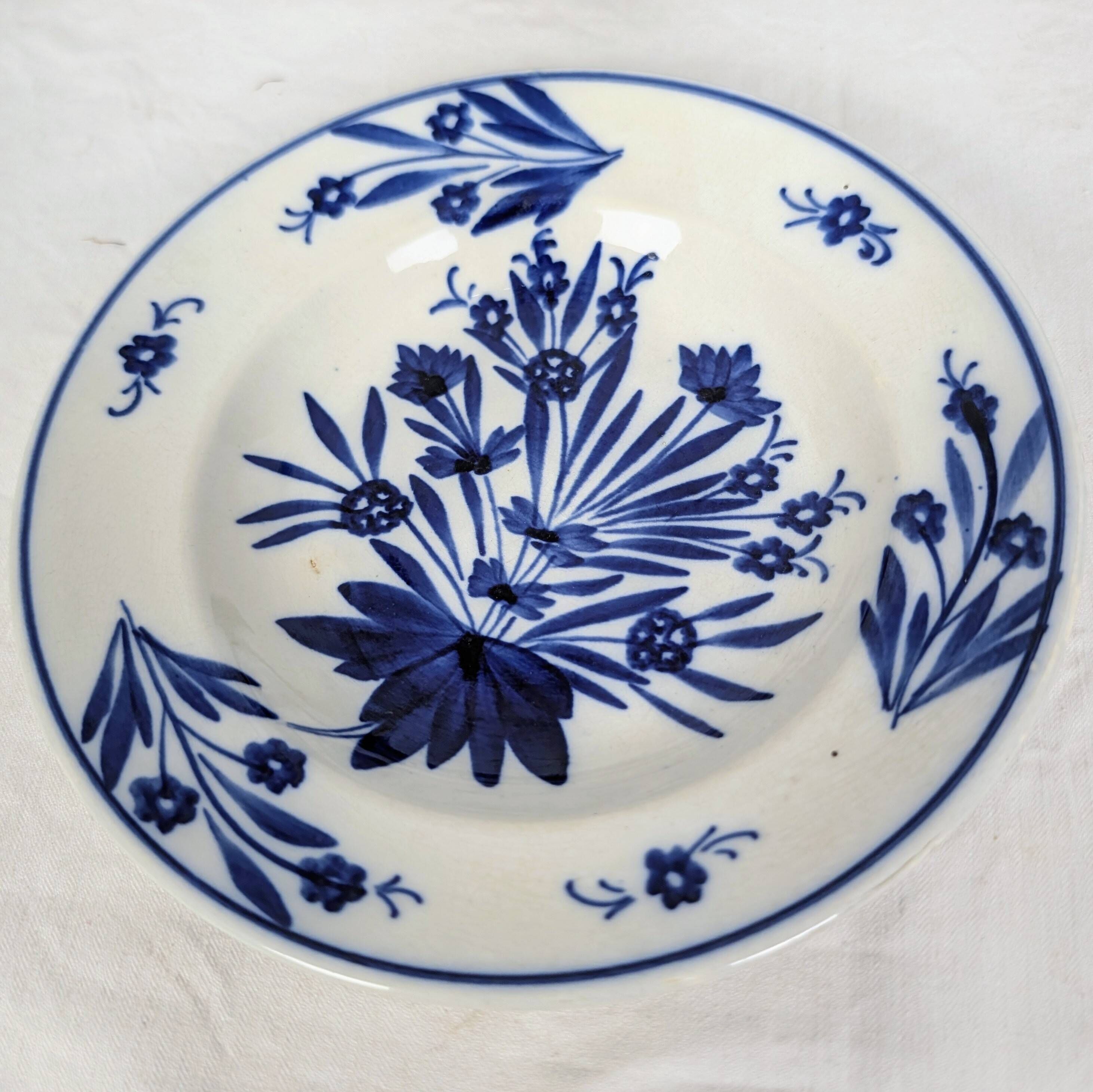 Petite assiette Sarreguemines décor floral bleu