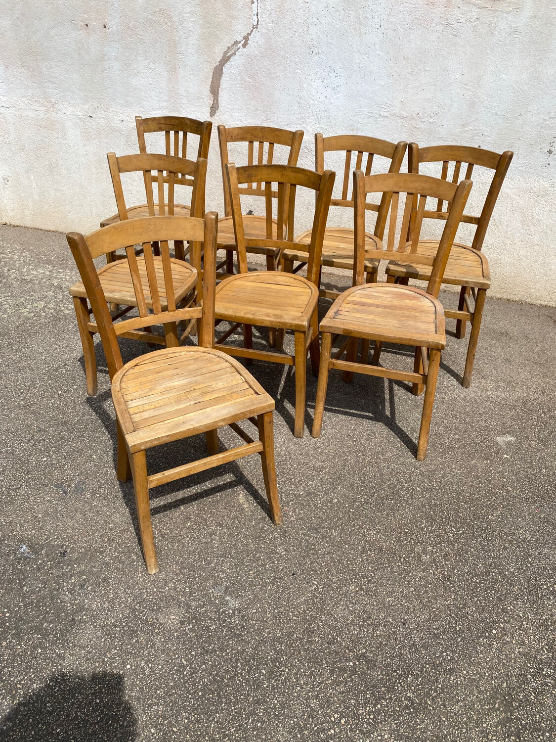 Set de 8 chaises bistrot brutes