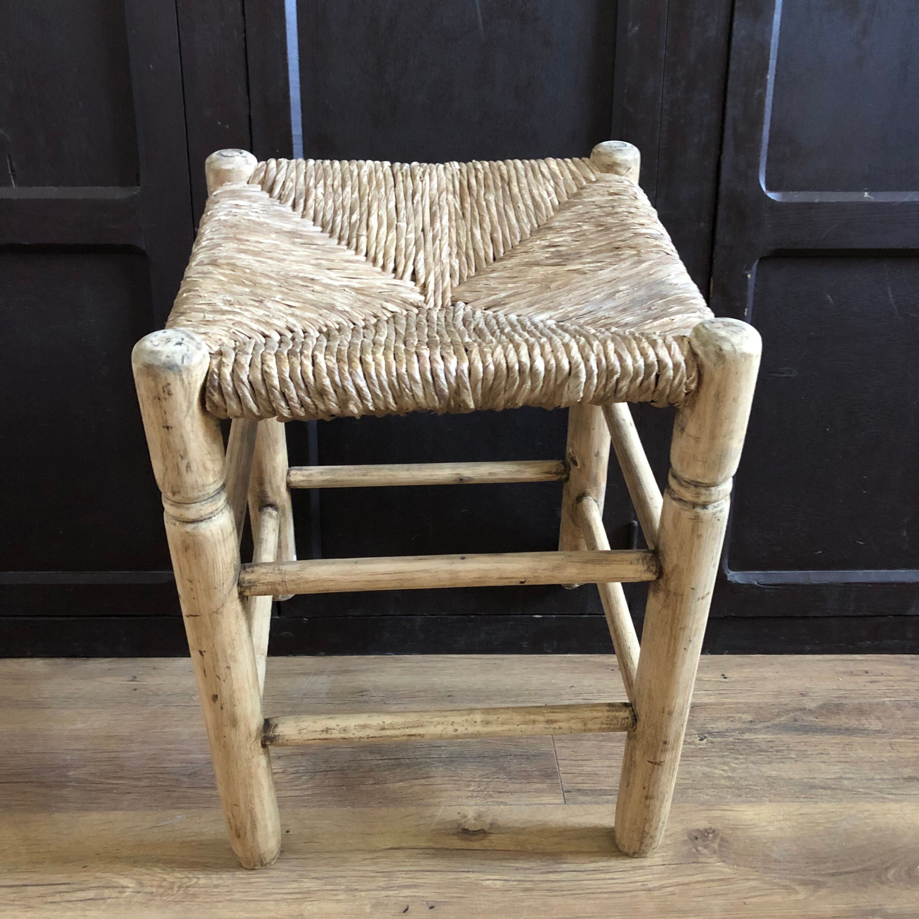 Tabouret bois et herbe de mer