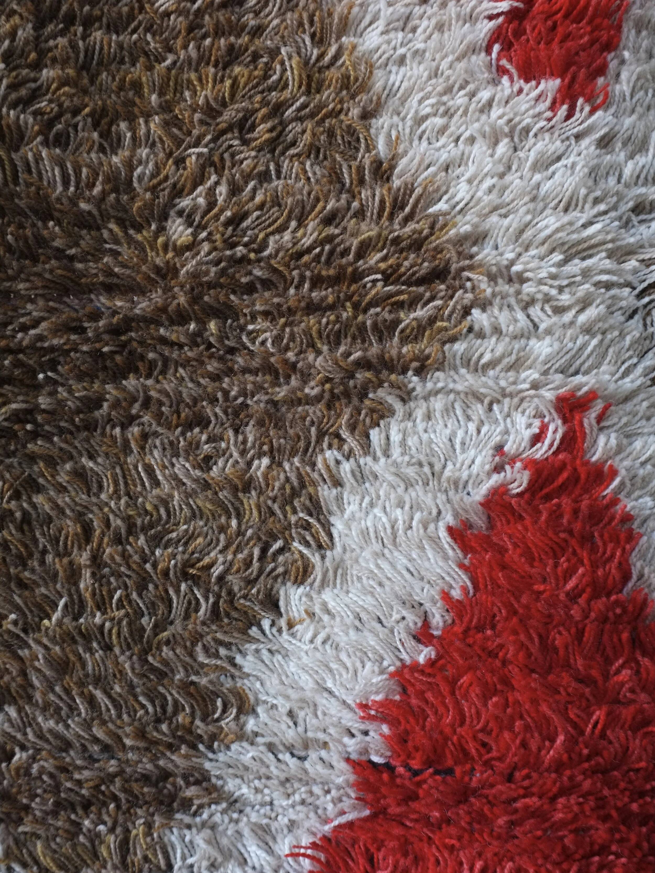 Tapis scandinave à losanges rouges (Rya) | Suède | Années 1960