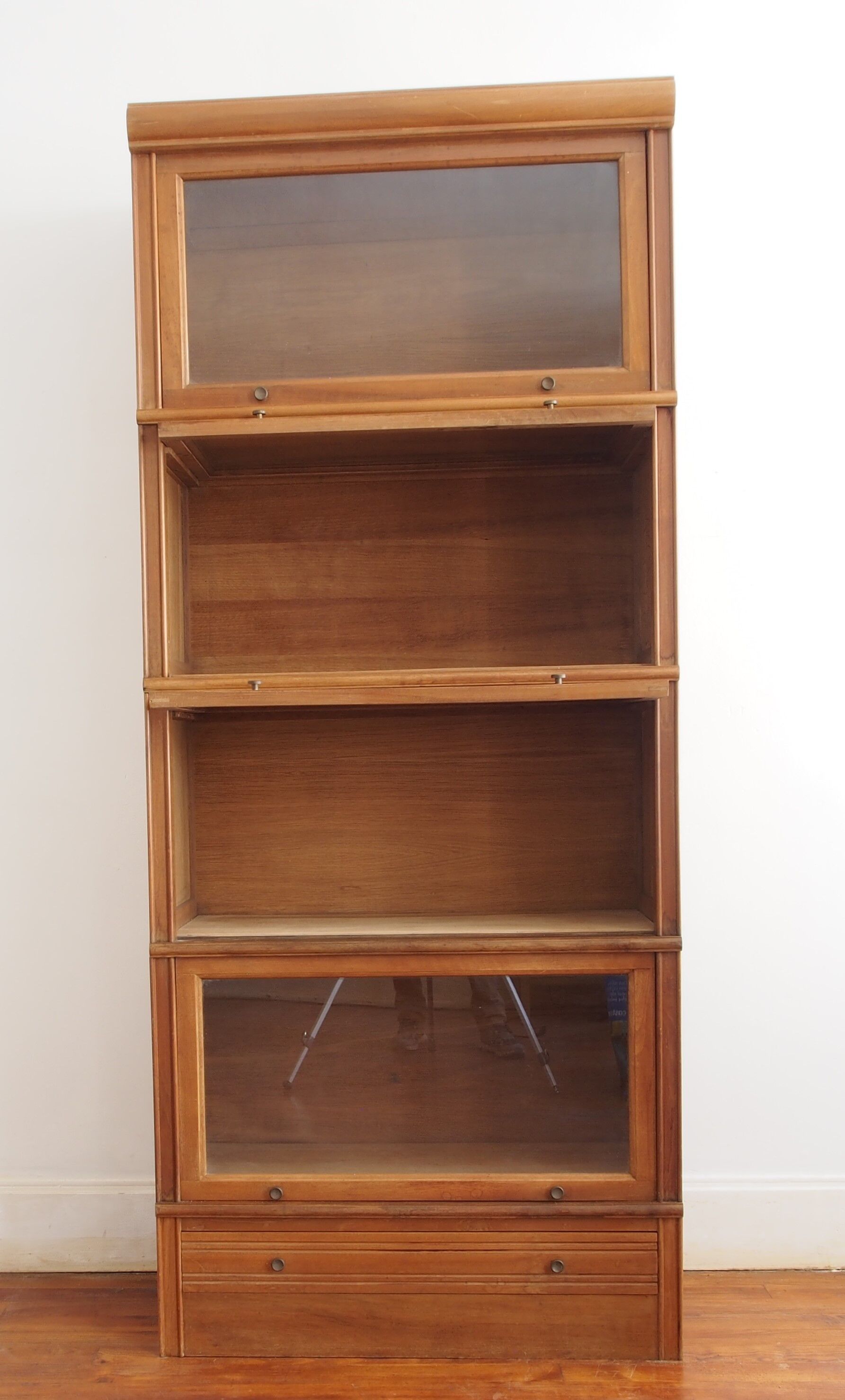 MD showcase furniture