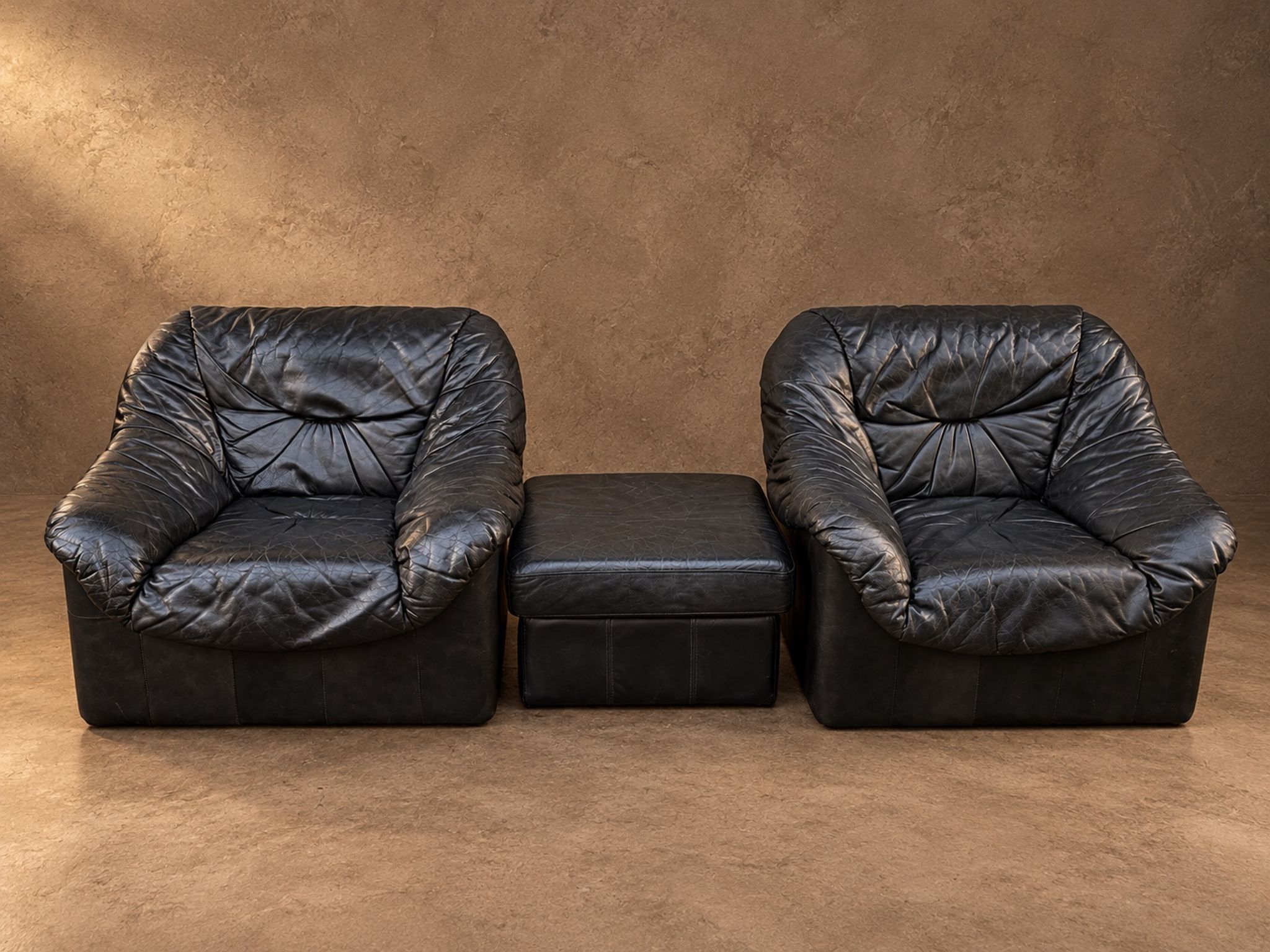 Leather armchairs and matching pouf, Italy, circa 1980