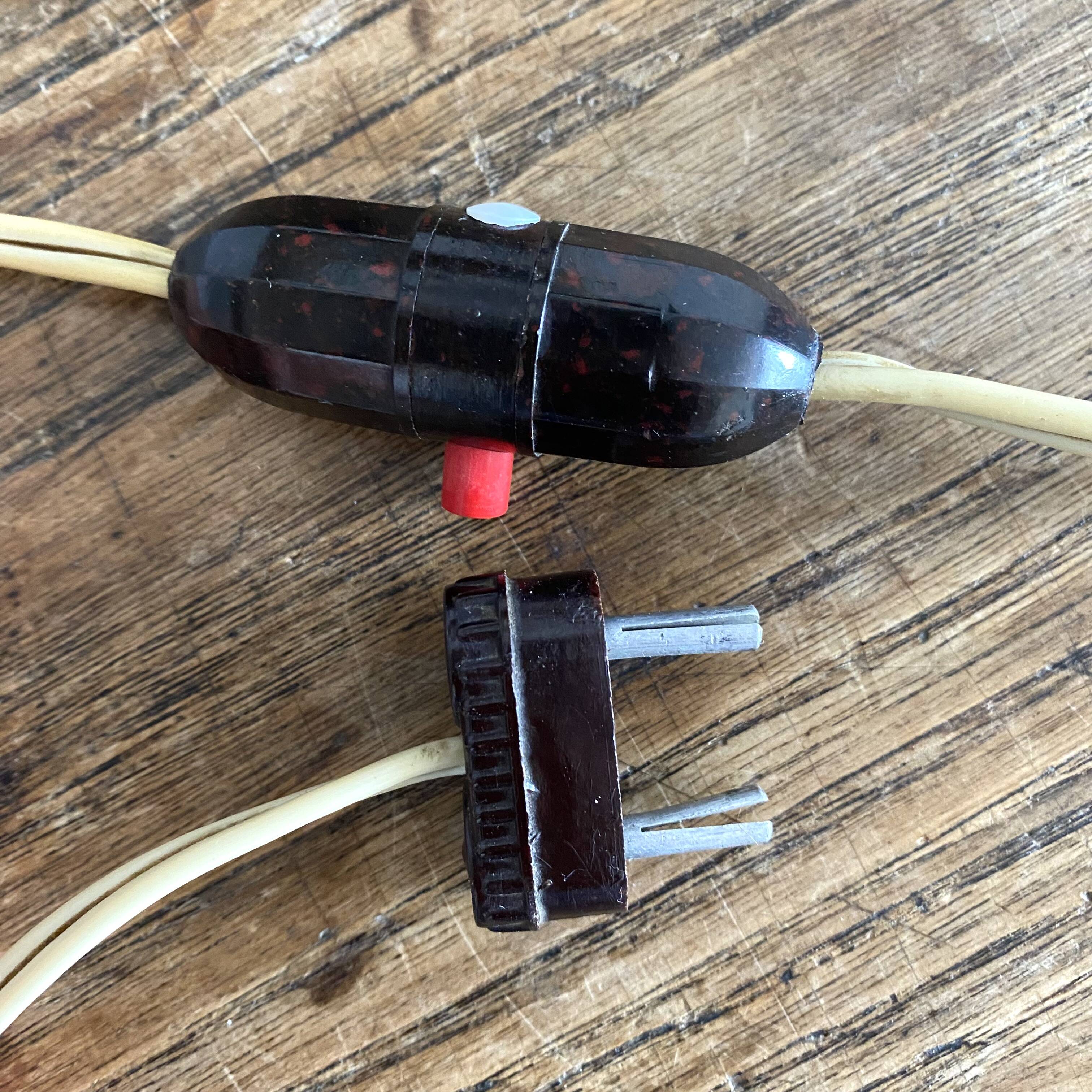Bouillotte lamp in painted sheet metal decorated with flowers