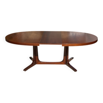 Baumann round oval extendable Scandinavian table in rosewood with 2 extensions.