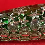 Carved crystal vase of green color - Work of Bruno LEHRER H : 25 cm