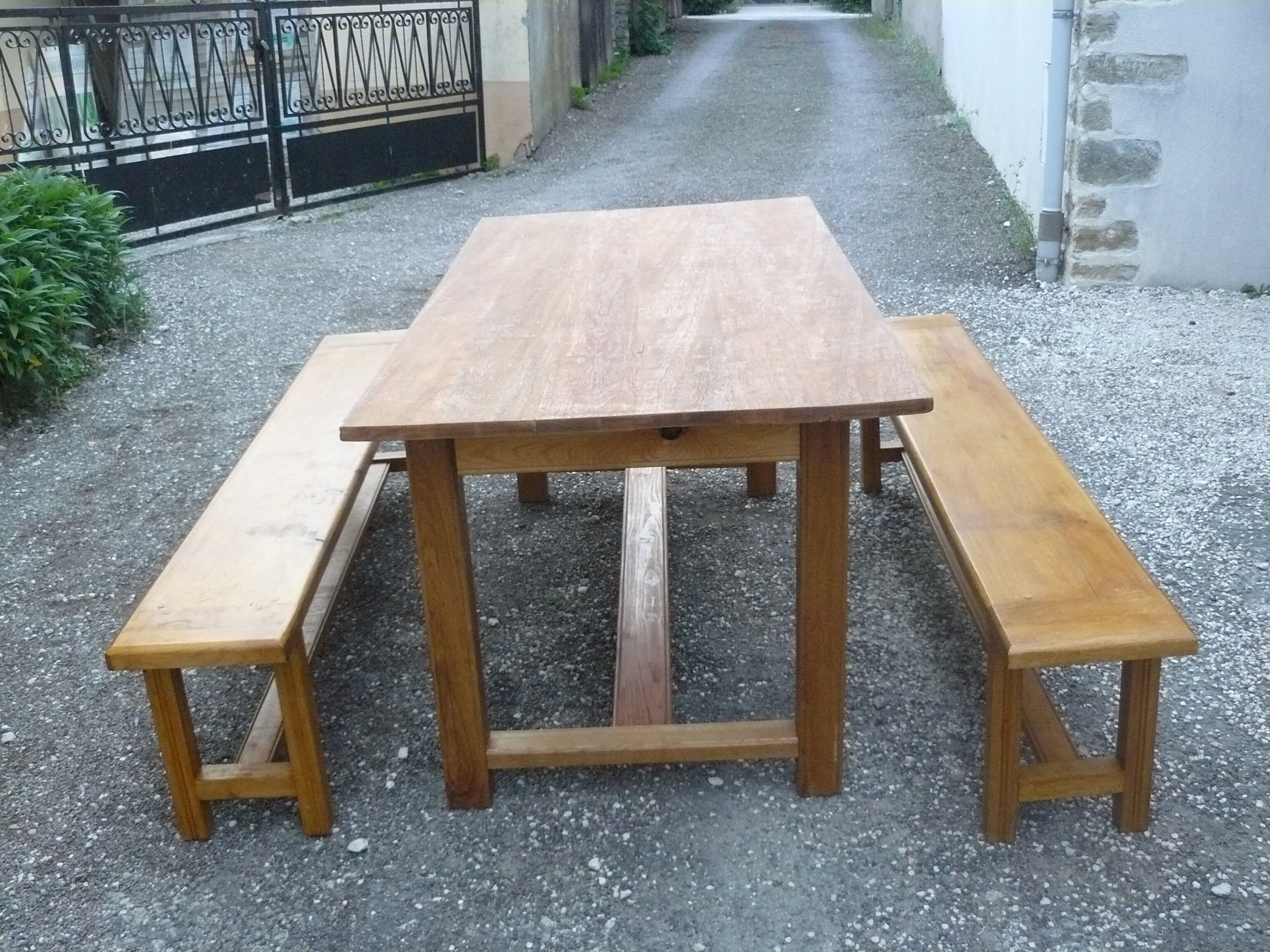 Ensemble table et banc de salle à manger