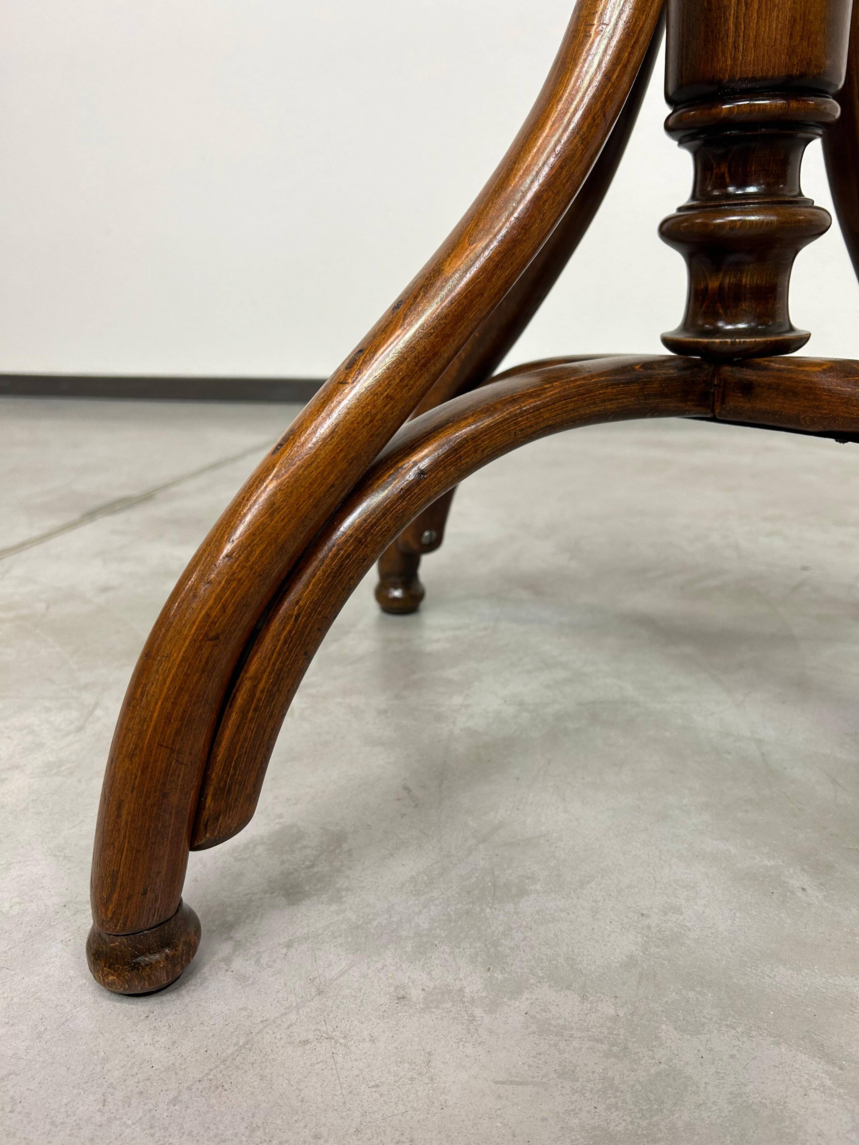Swivel bar stool