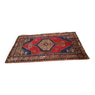 Tapis fait main bleu et rouge