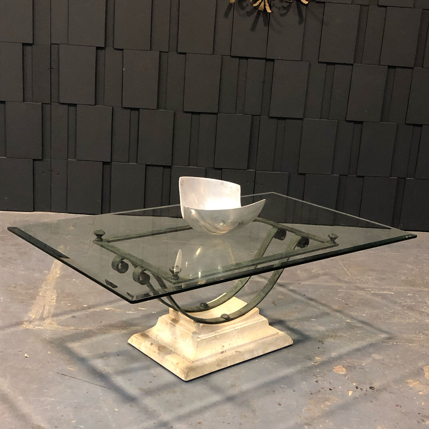 Table basse fer et verre patine antique