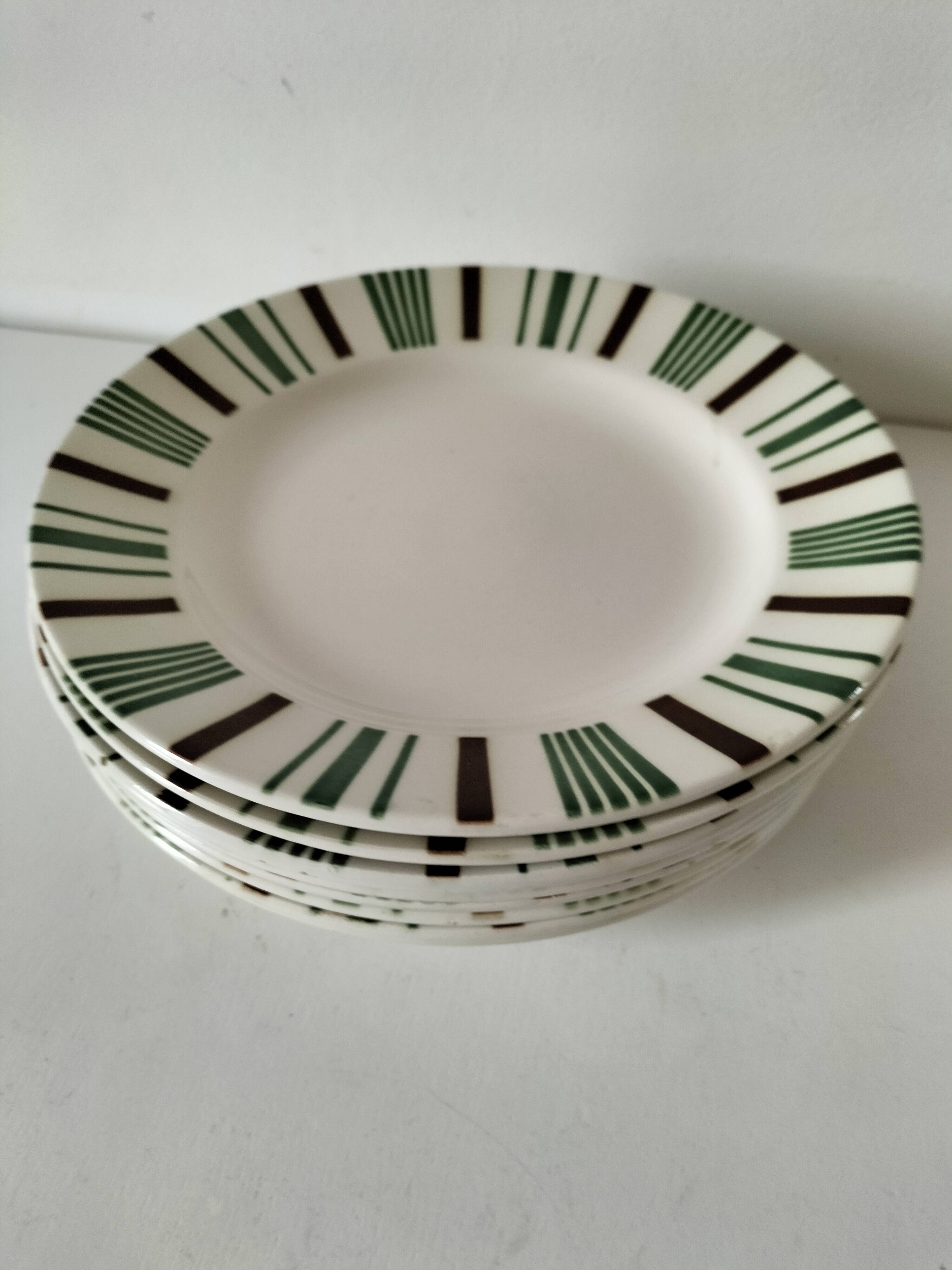 8 vintage flat plates Sarreguemines Digoin model 5329