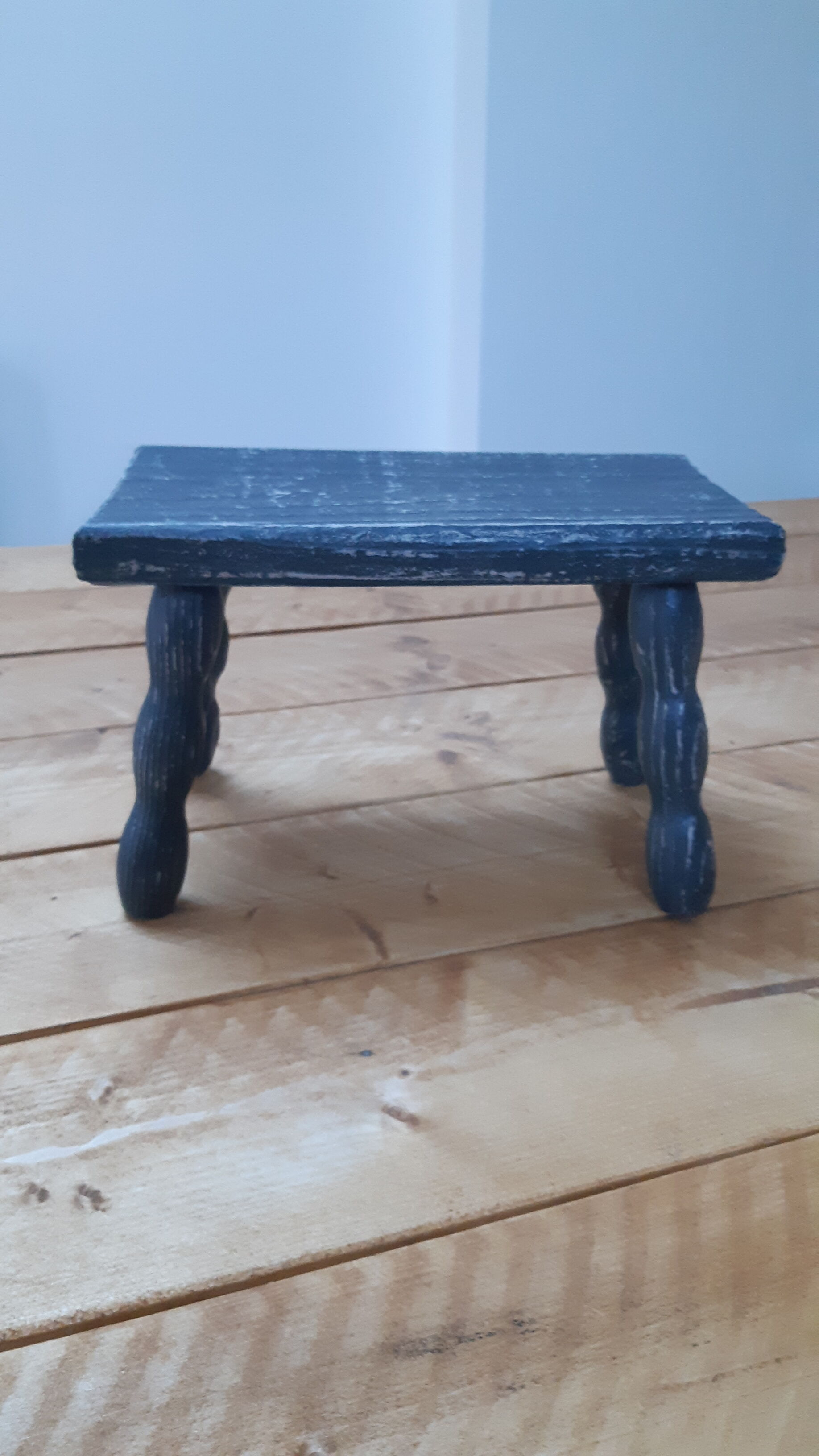 Tabouret or shabby foot rest
