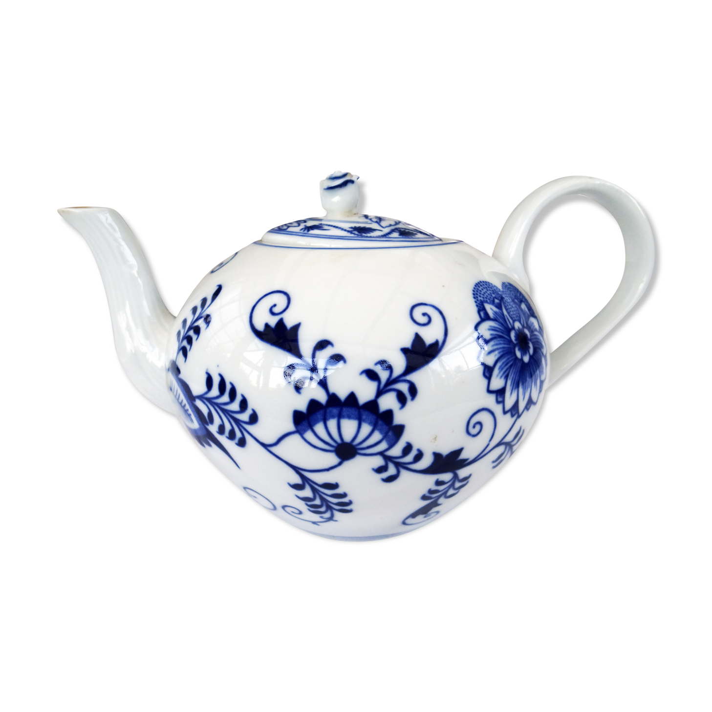 Czech teapot 50 years blue onion