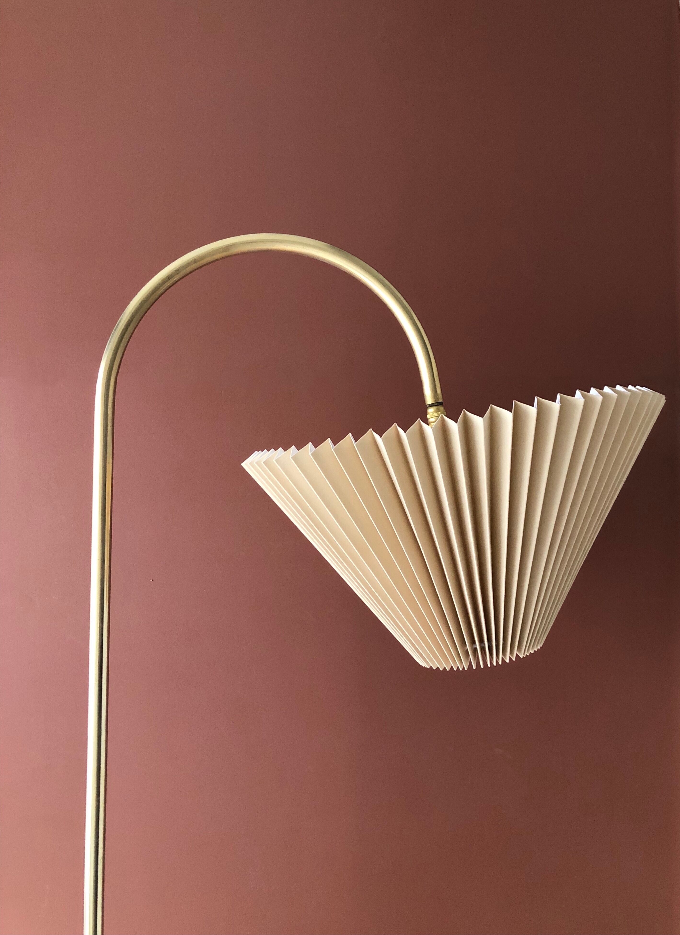 Vintage e-reader floor lamp