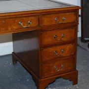Victorian Pedestal Desk in Walnut and Hand-Dyed Leather