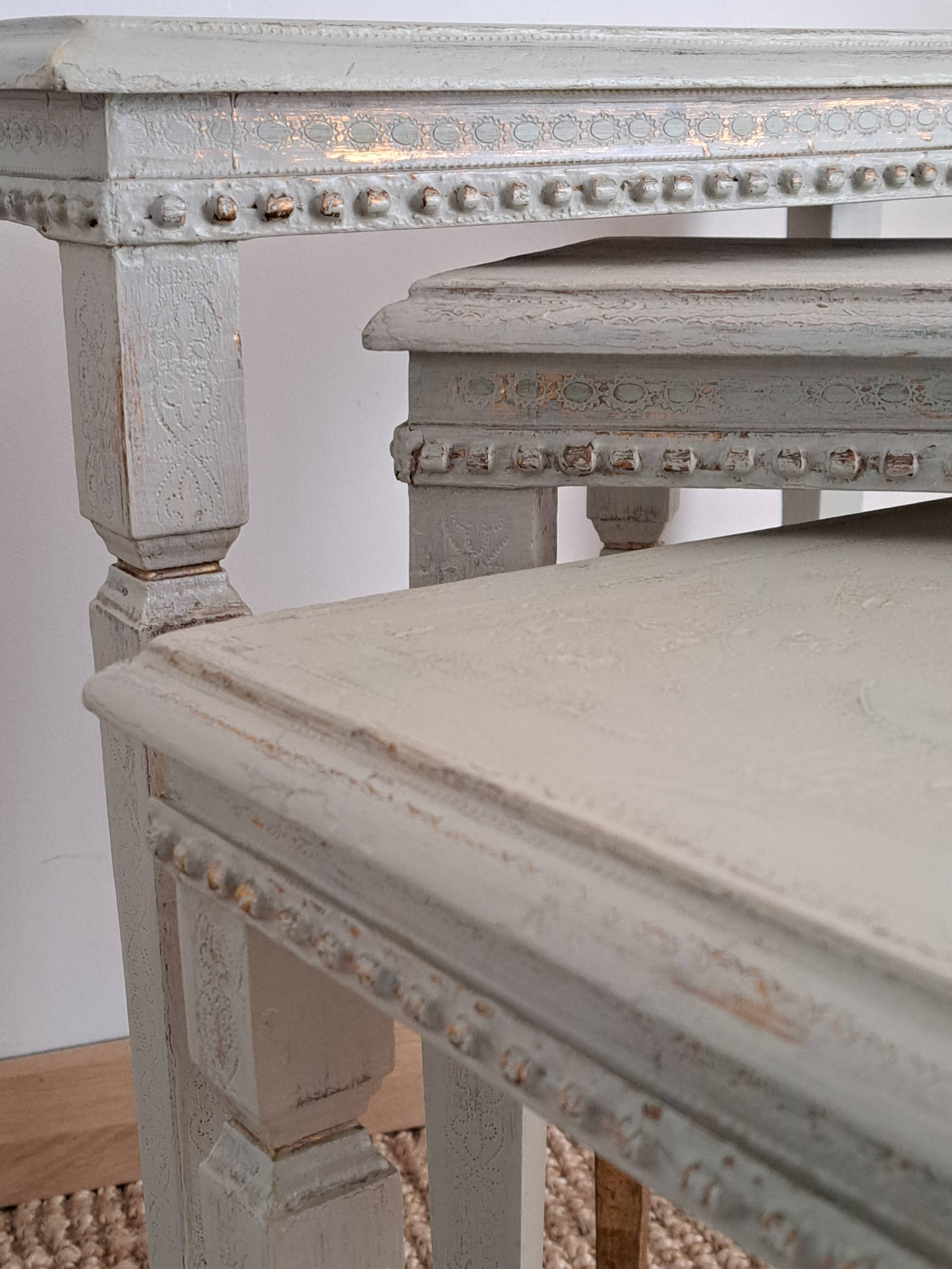 Tables gigognes en bois exotic