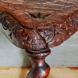 Tabouret ancien en bois massif tourné et sculpté