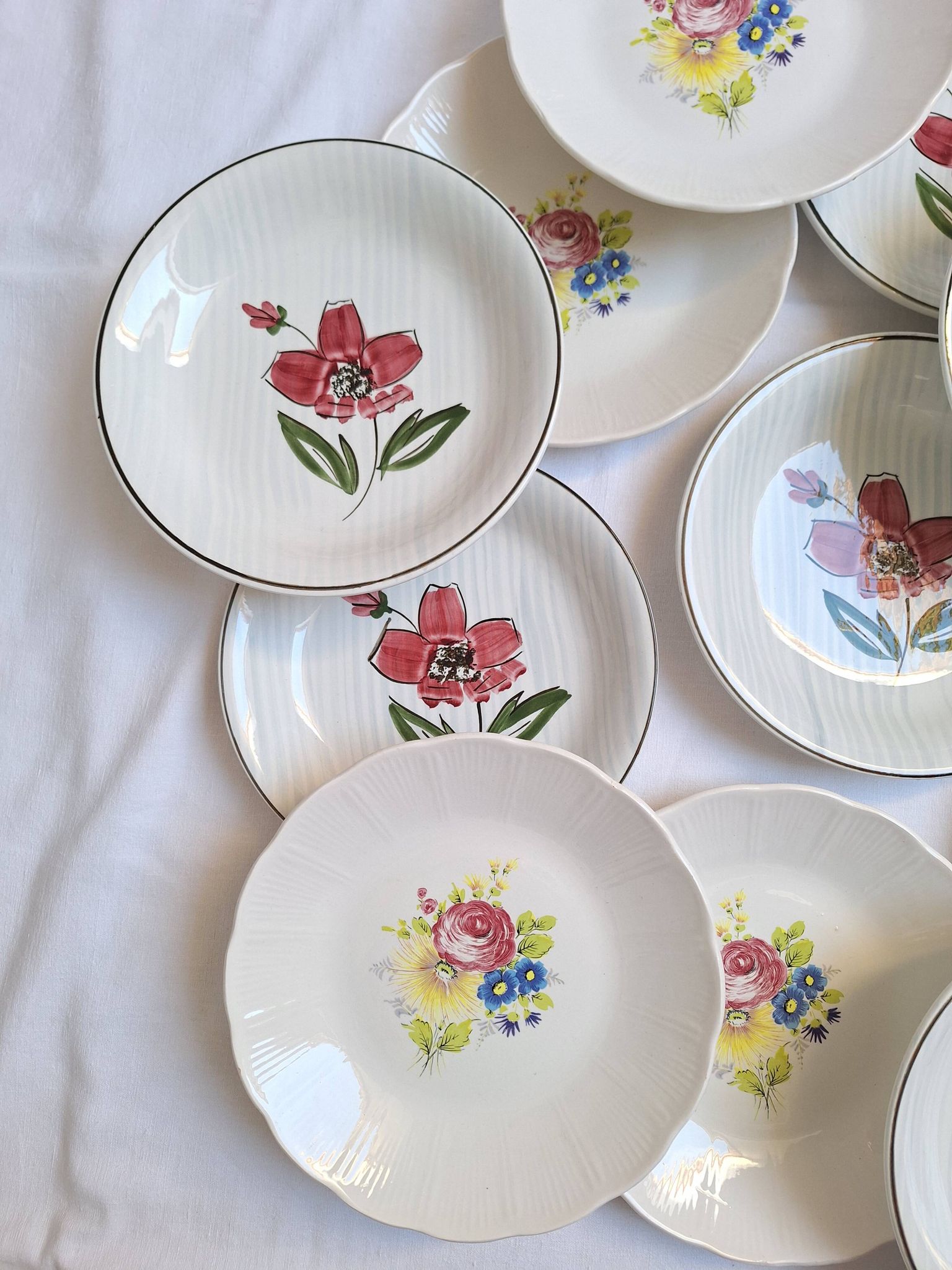Assiettes creuses / assiettes à salades à fleurs Sarreguemines