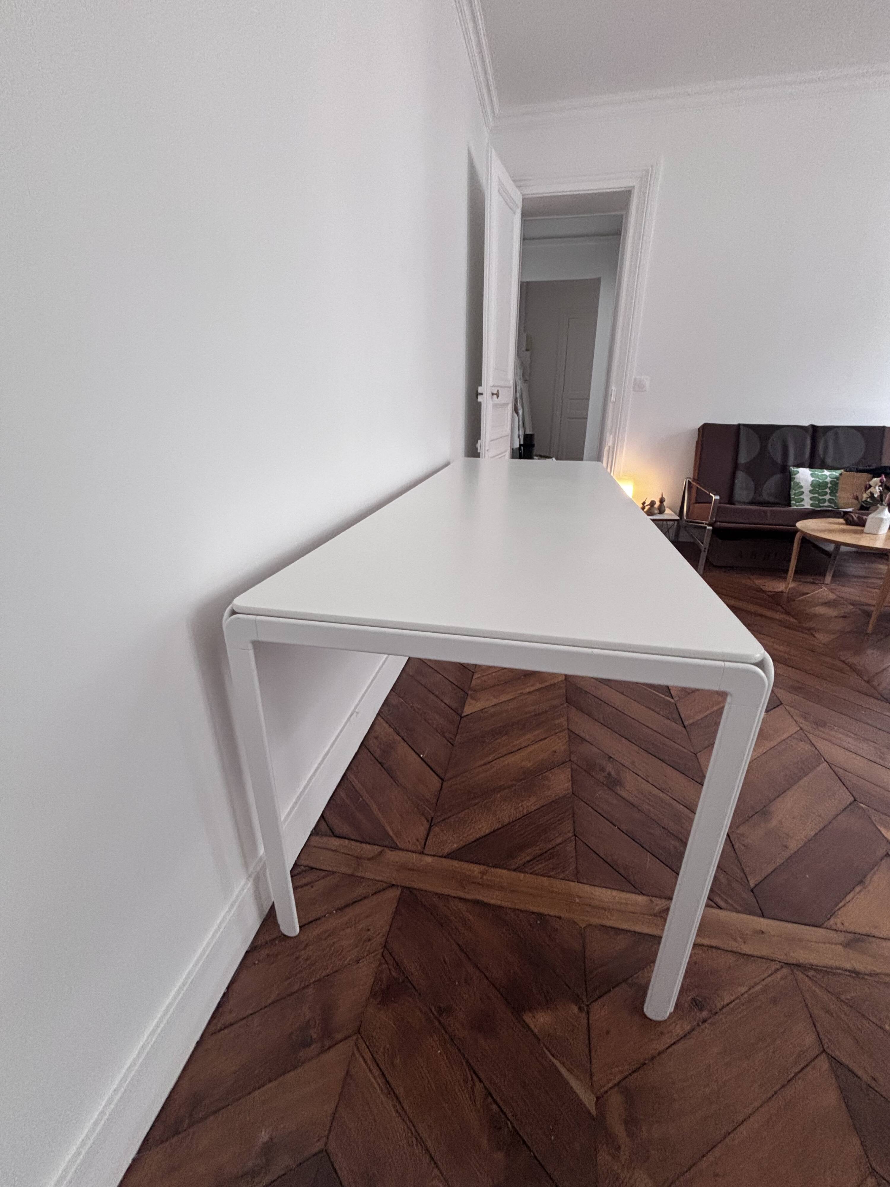 Table Djob d'Arne Jacobsen