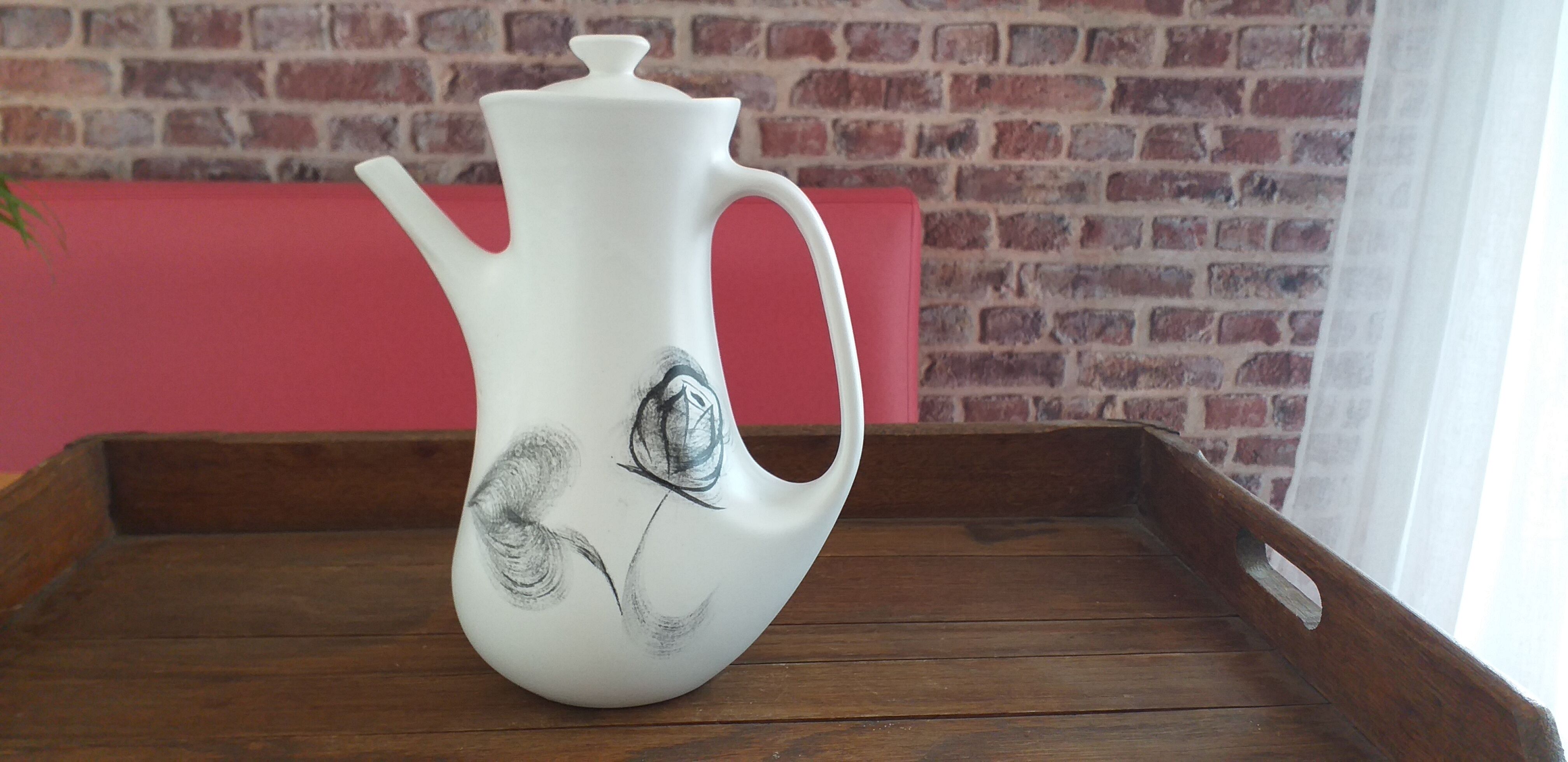 Model Rose Noire coffee maker in Niderviller porcelain