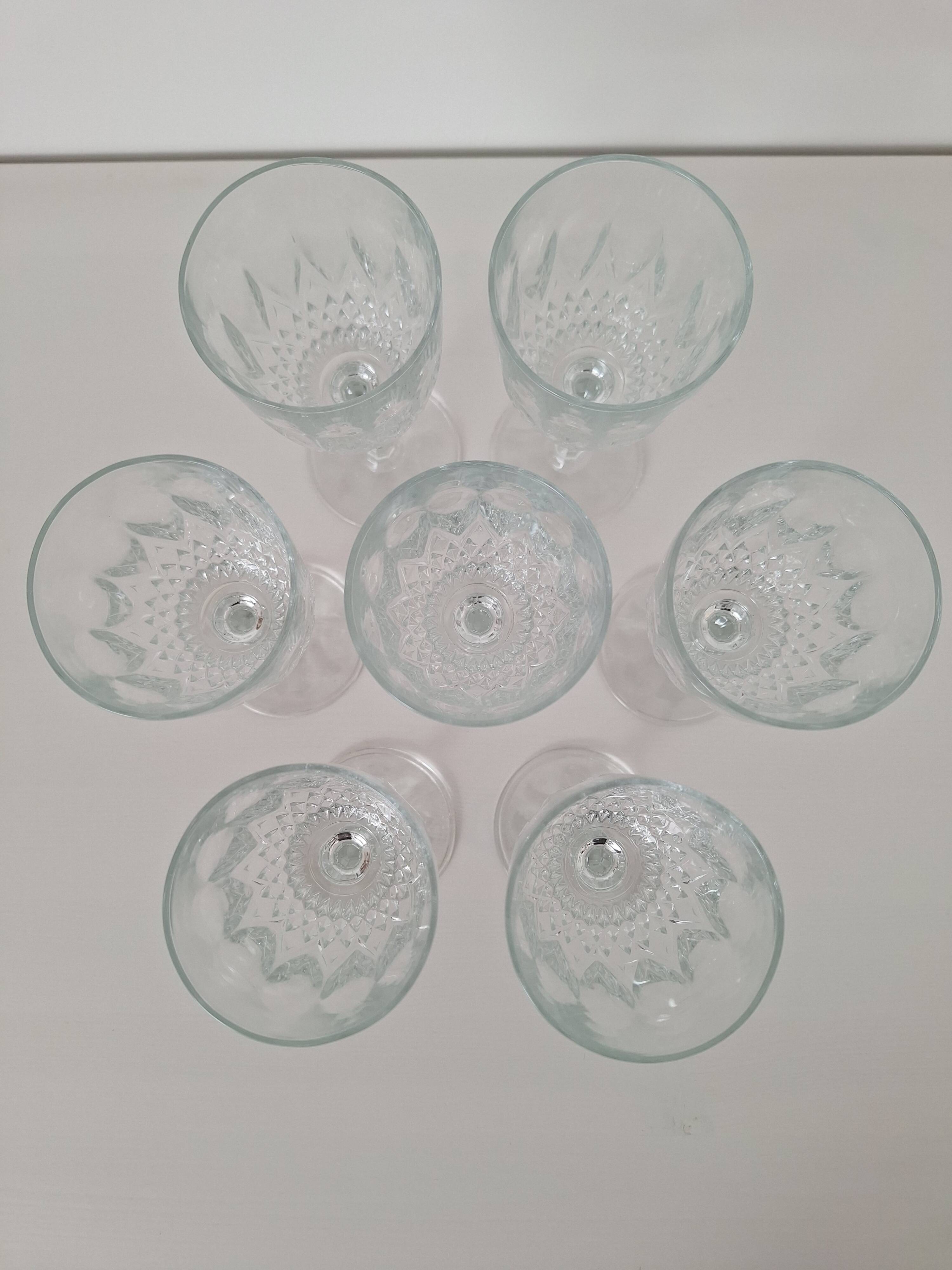 Verres à vin vintage en verre ciselé