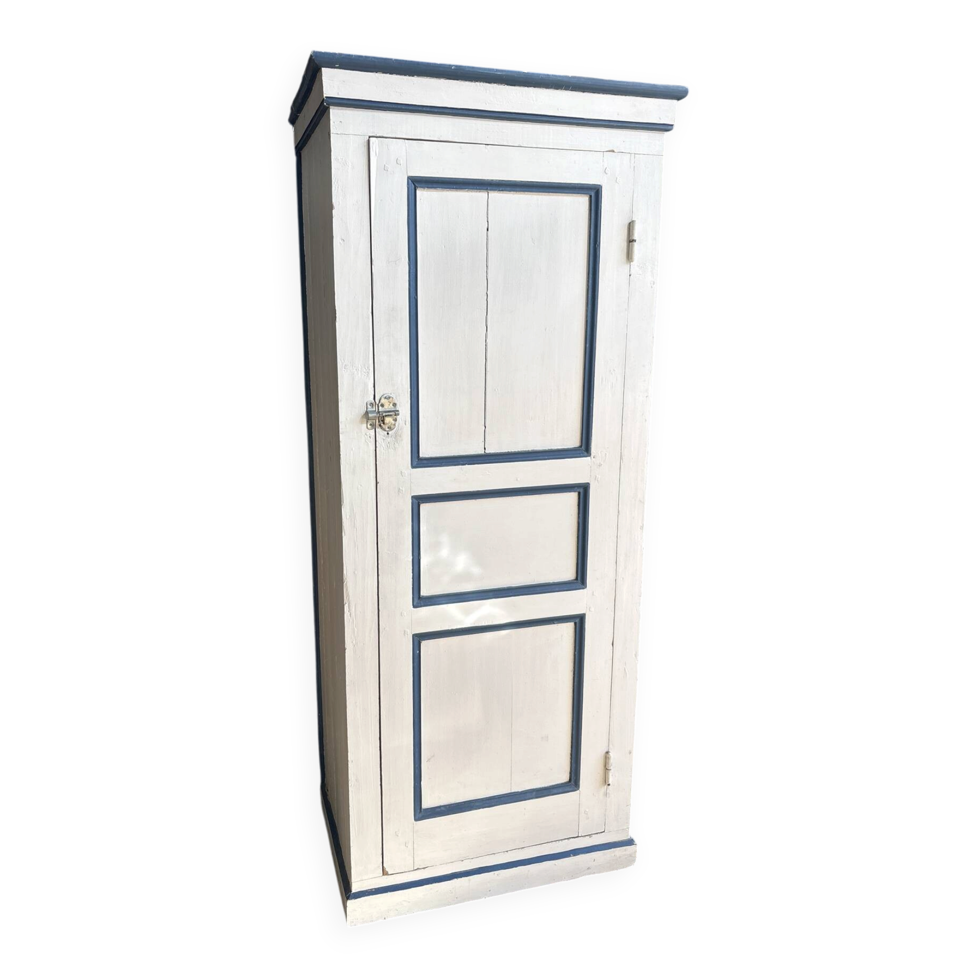 Antique bonnetière in cream and blue painted wood – in its original condition.