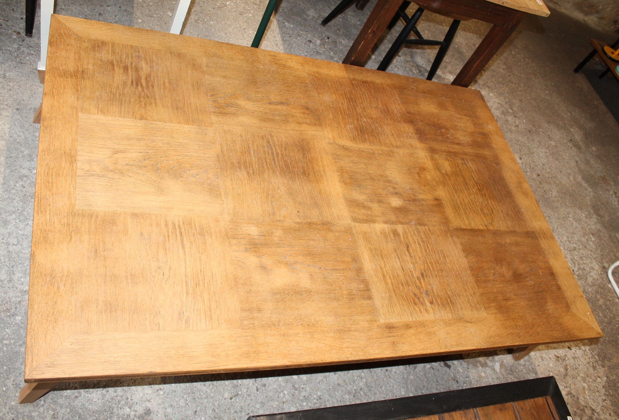 Low table compass feet