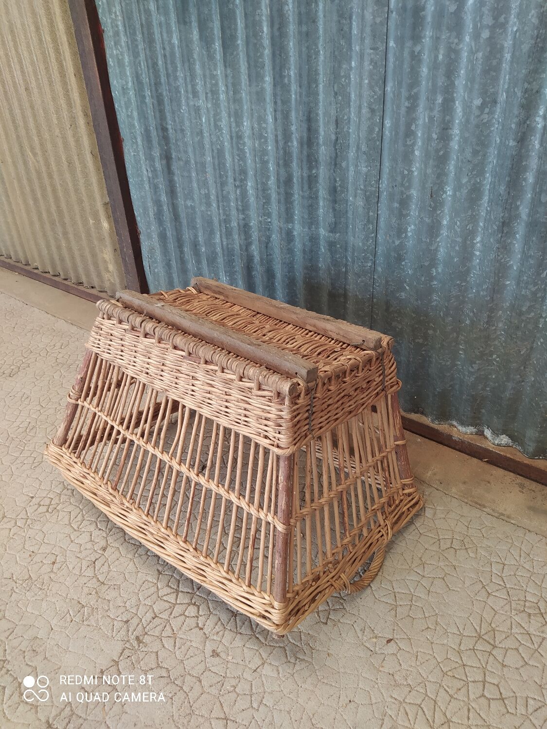 Wicker/rattan vintage laundry bin