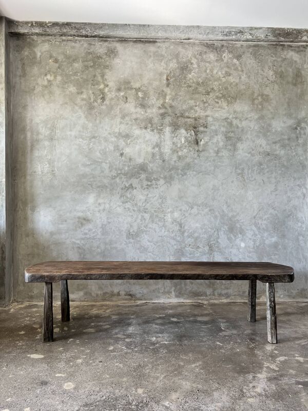 Grande table basse arrondie en teck asiatique ancien
