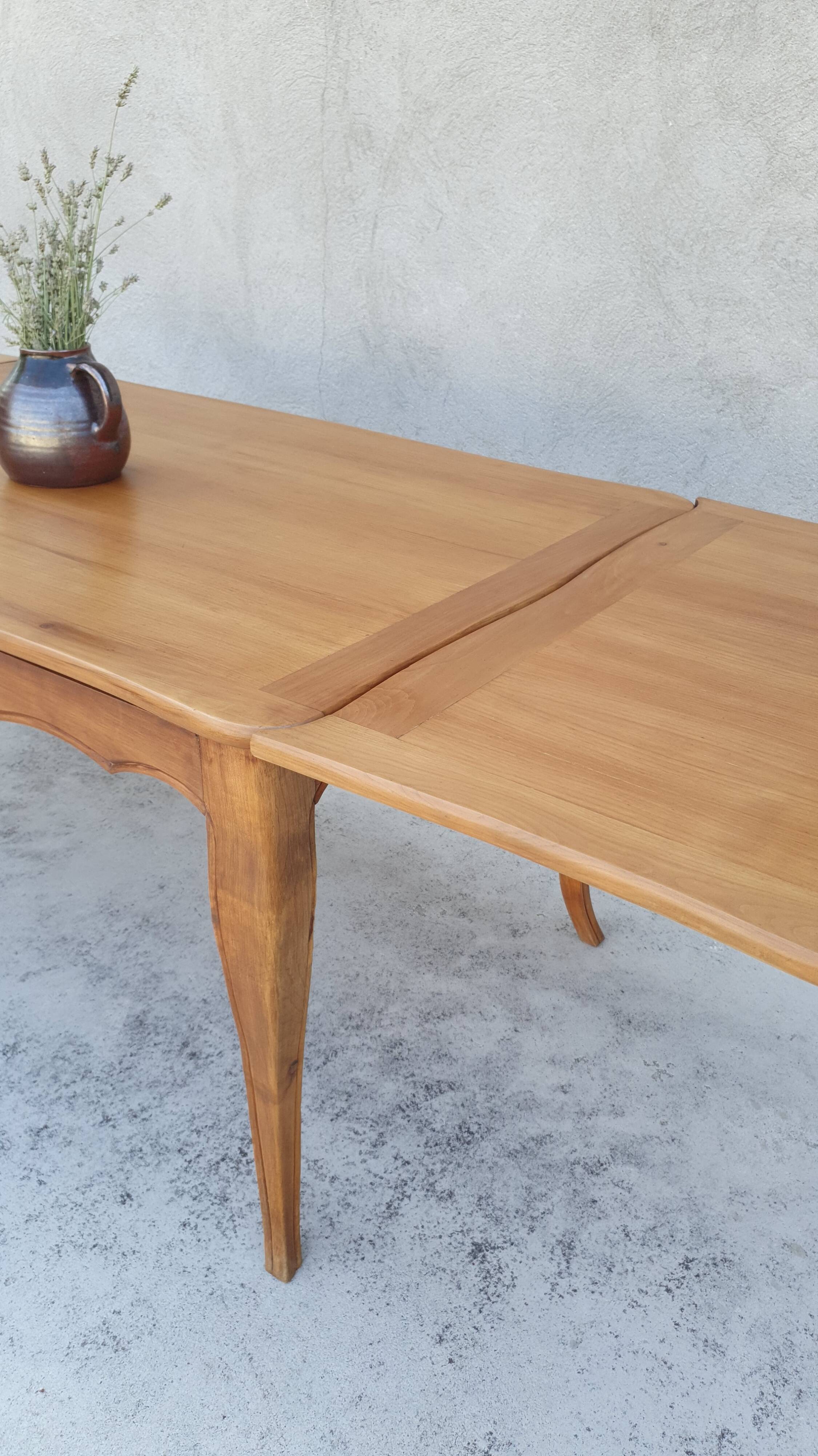 Extendable table