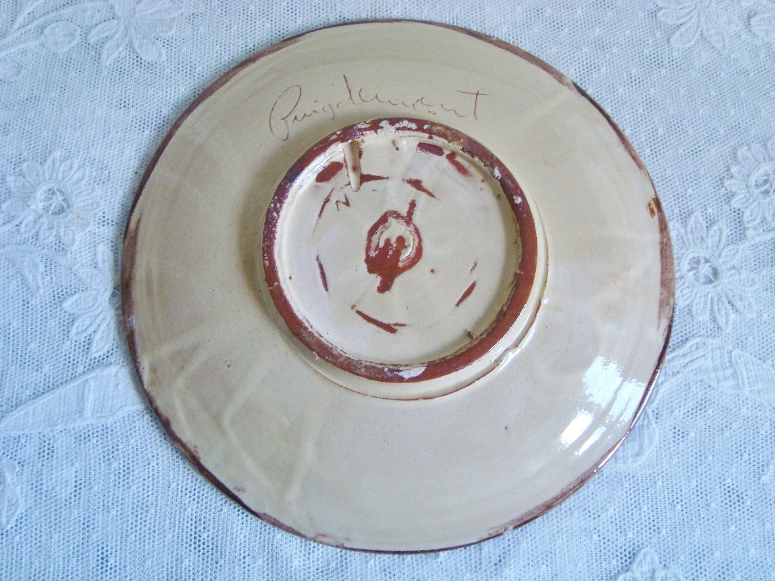 Vintage plate signed Puigdemont stylized ruit patterns