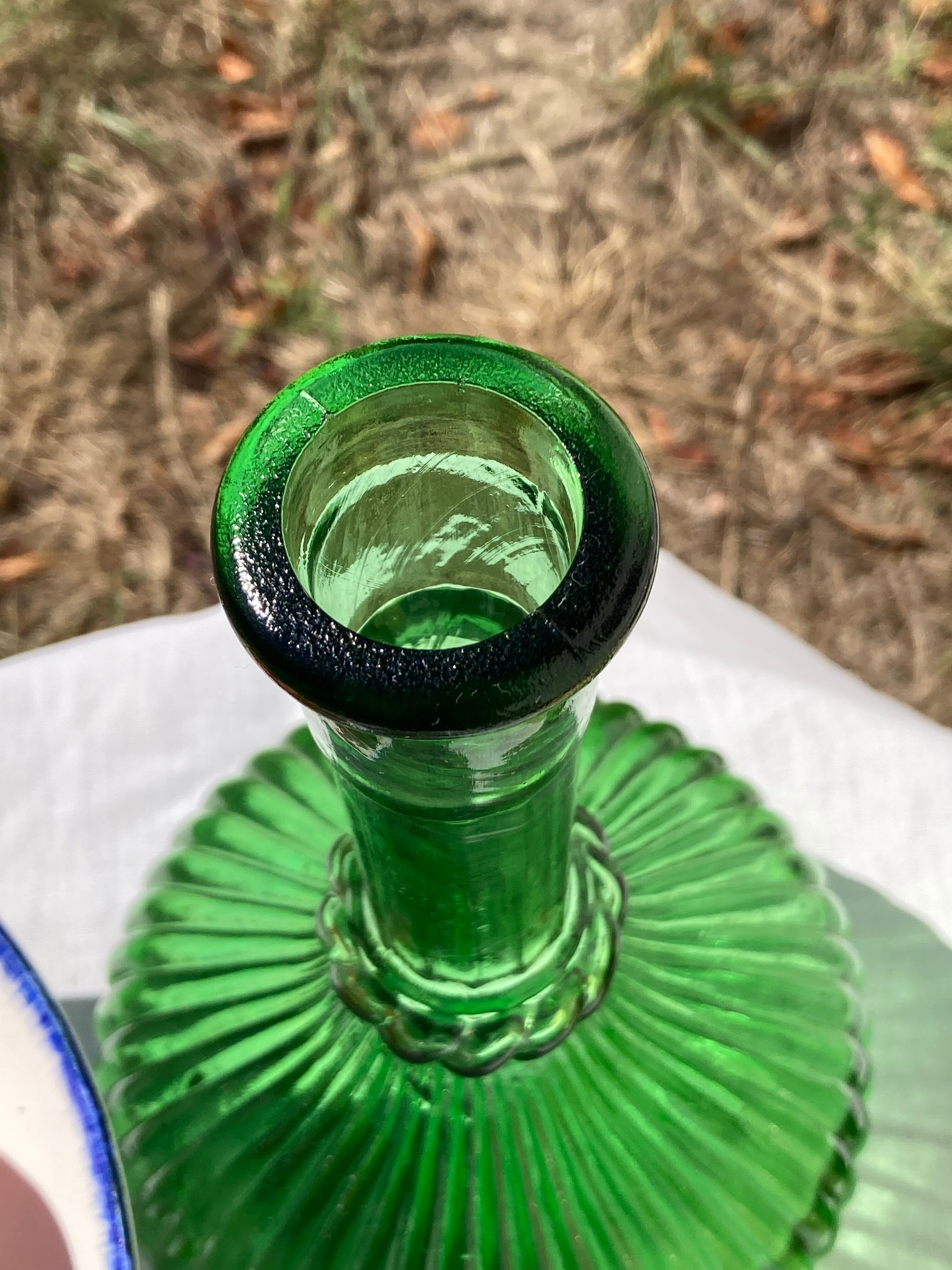 Green tarmac glass decanter with cap