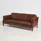 Three-seater leather sofa