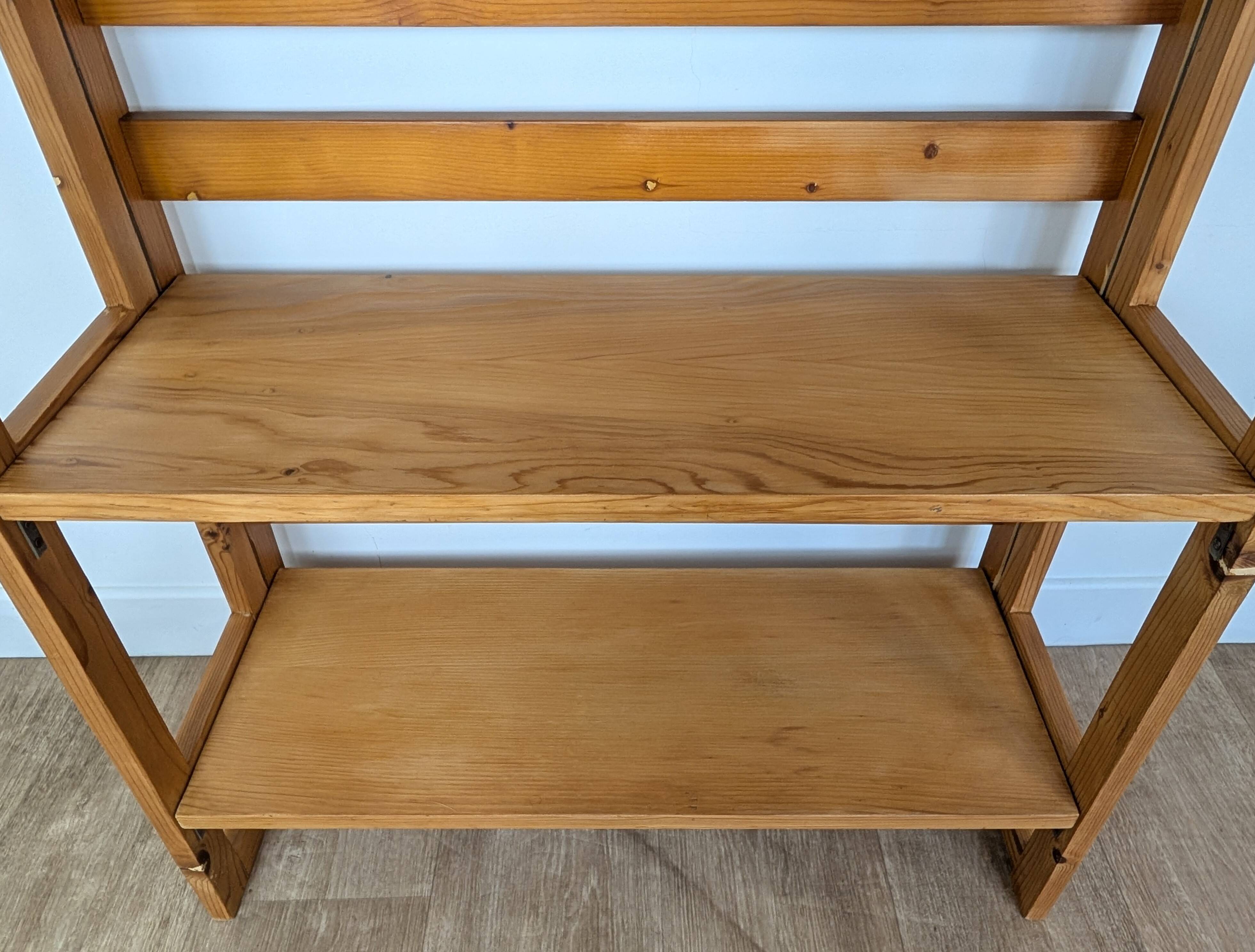 Folding bookcase shelf