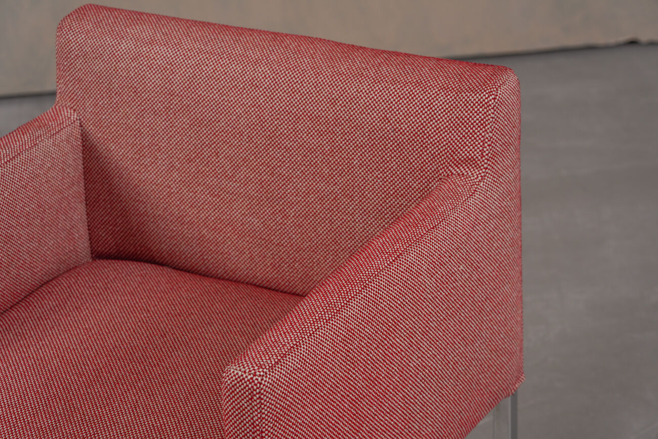 2 fauteuils Ligne Roset en tissu rose, France années 2000