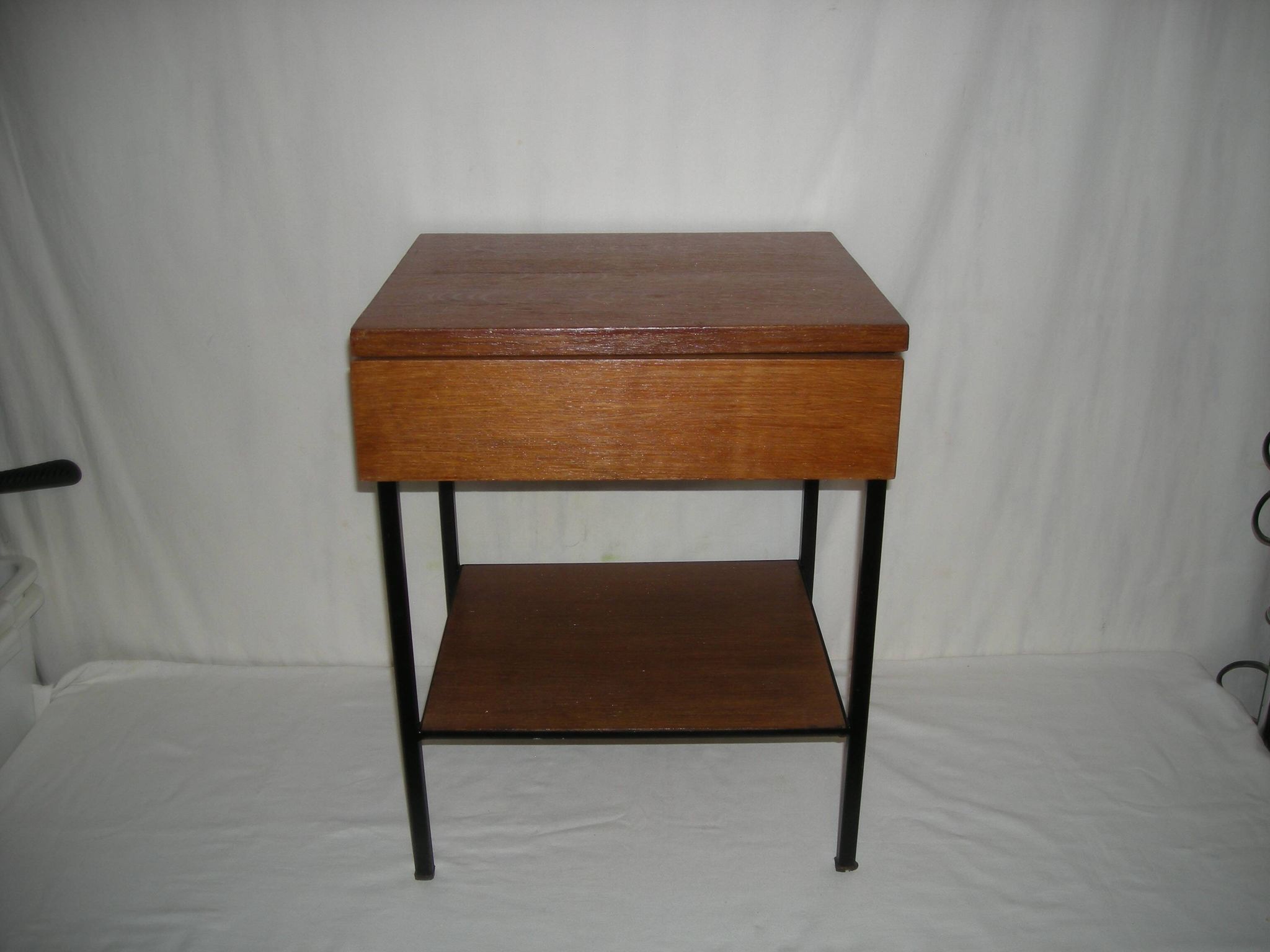 Table de chevet, années 50