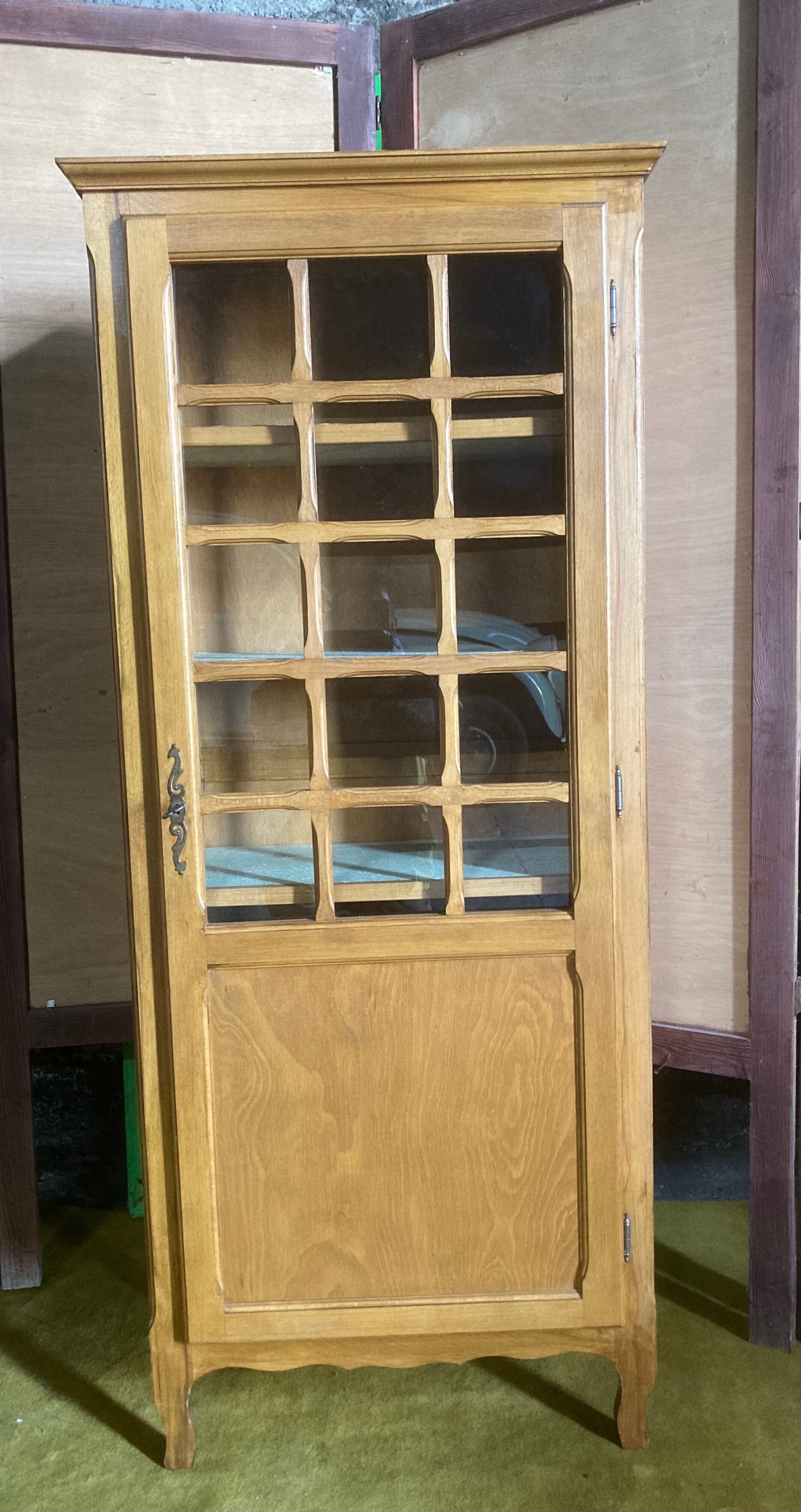 Parisian crosspiece cabinet