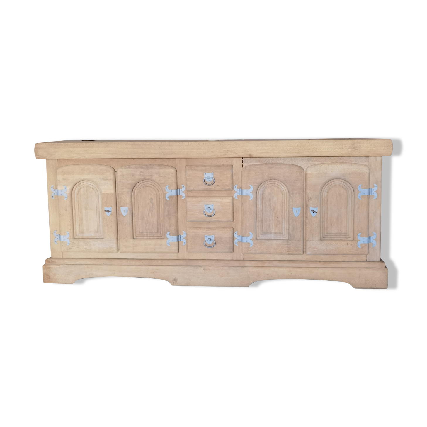 Crude massive buffet