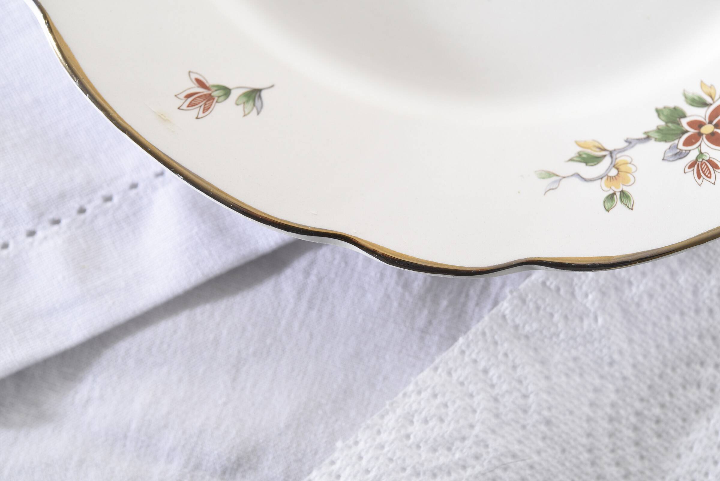 Set of 6 flat plates, Condé de Digoin Sarreguemines model.