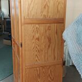 Wardrobe for children's room in pine