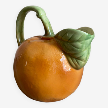 Pichet en barbotine évoquant une orange