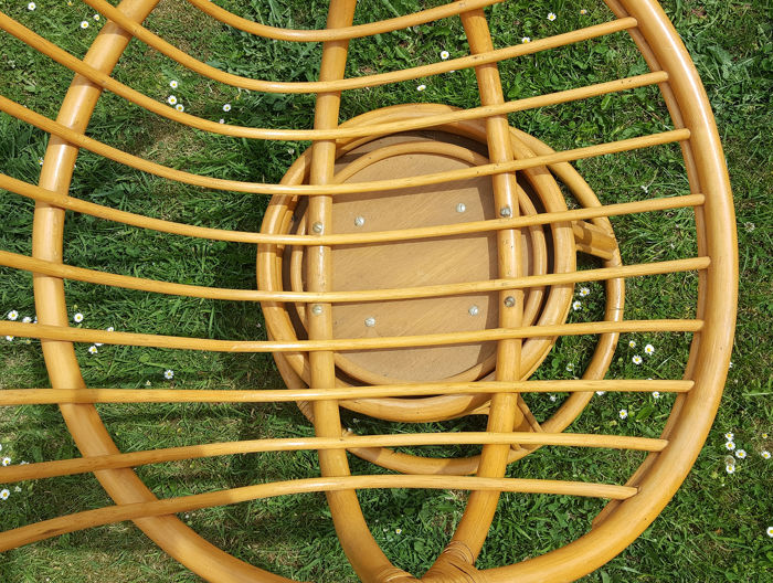 Fauteuil en rotin pivotant