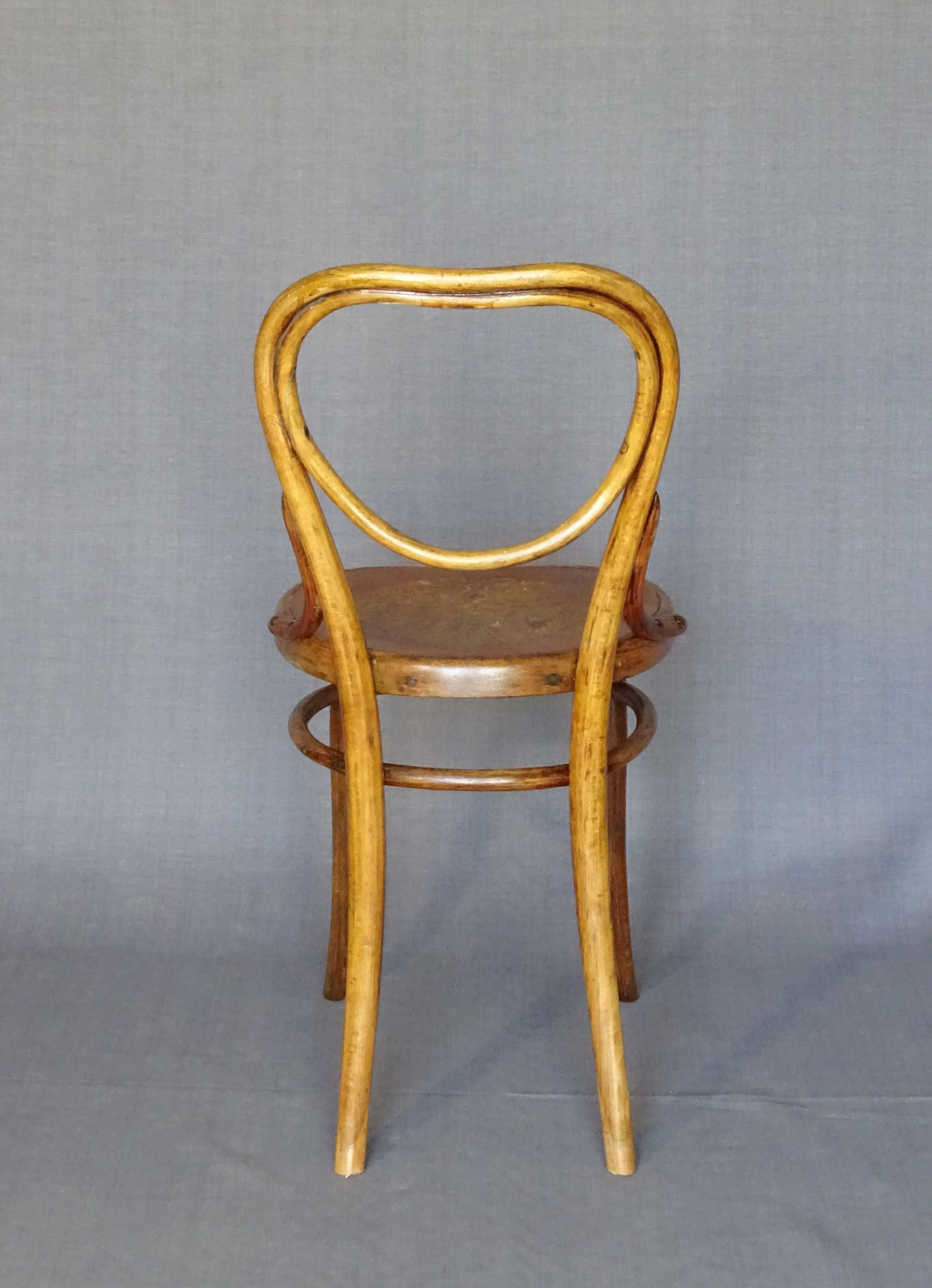 Chair "heart" Thonet N°28 seat wood 1900