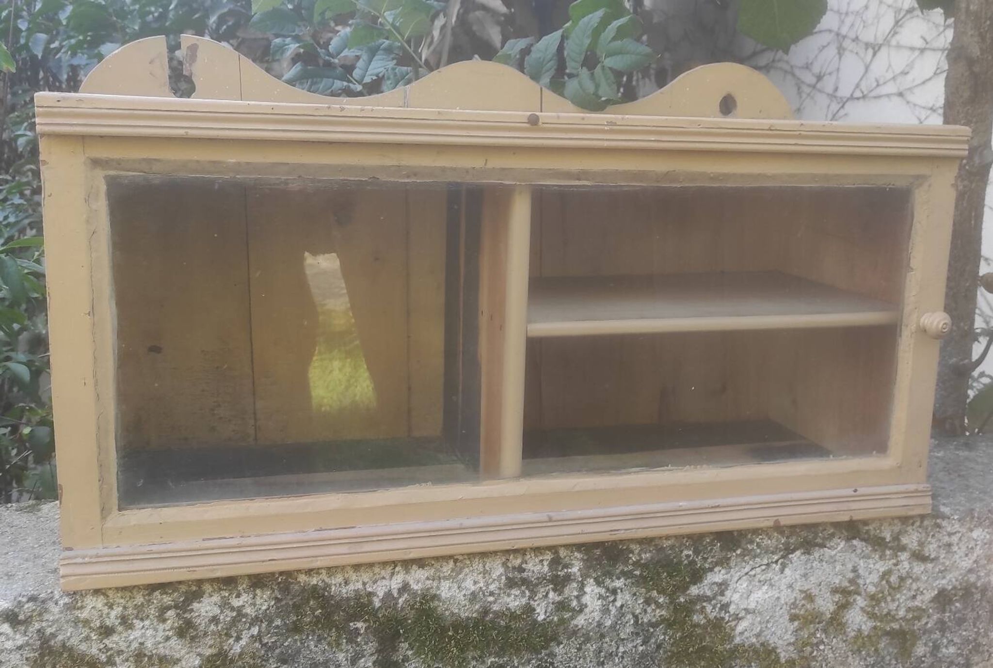 Glass shelf