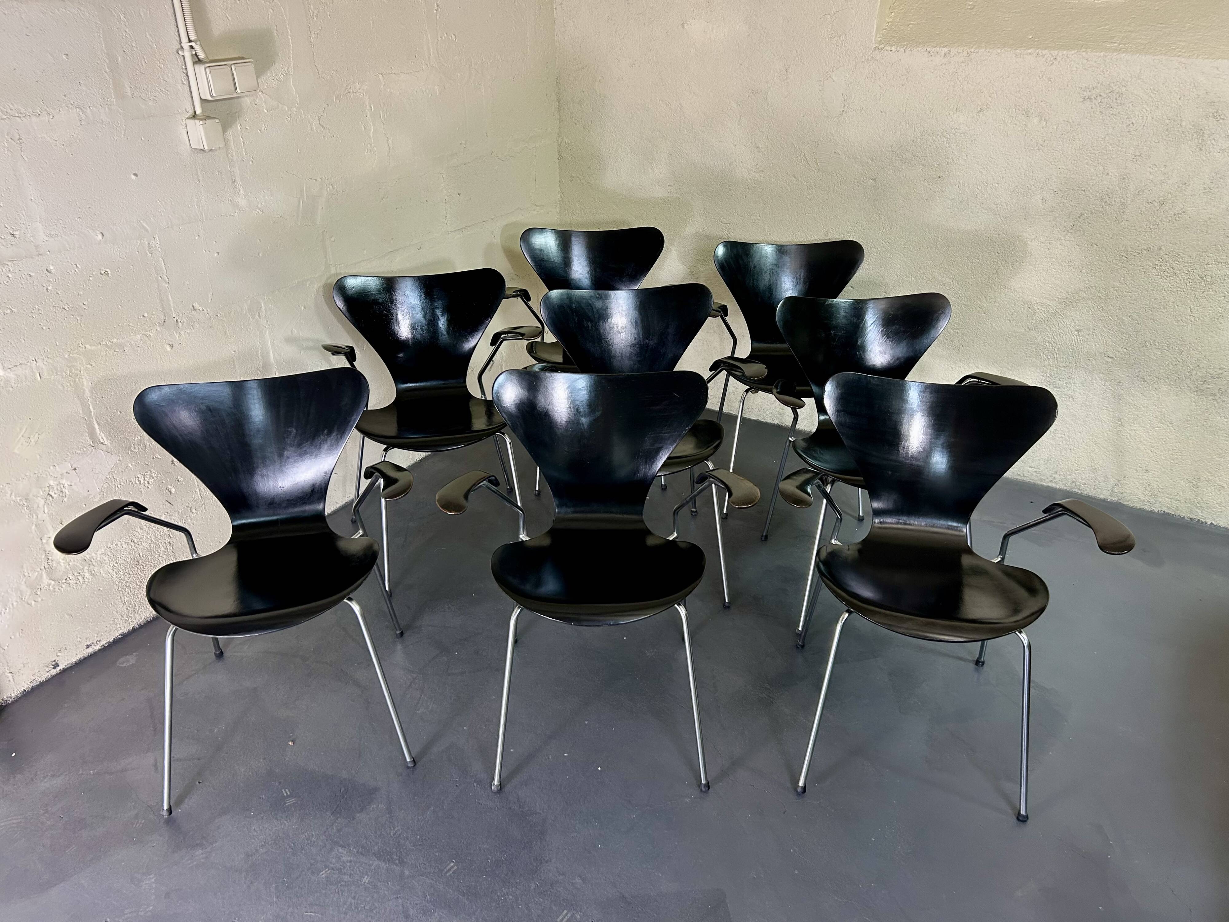 Fritz hansen & arne jacobsen (xxᵉ) – suite de 8 fauteuils en bois