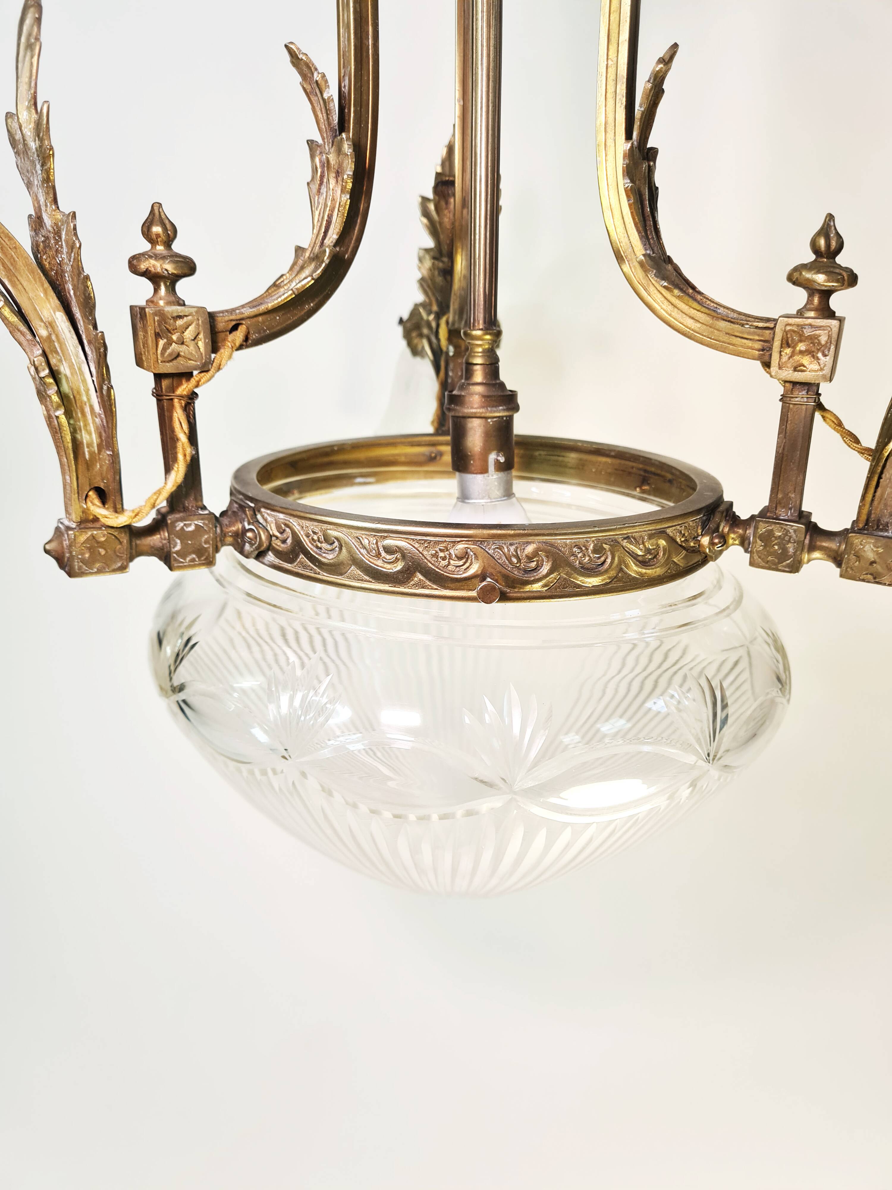 Lustre majestueux en laiton & cristal taillé – Fin XIXe