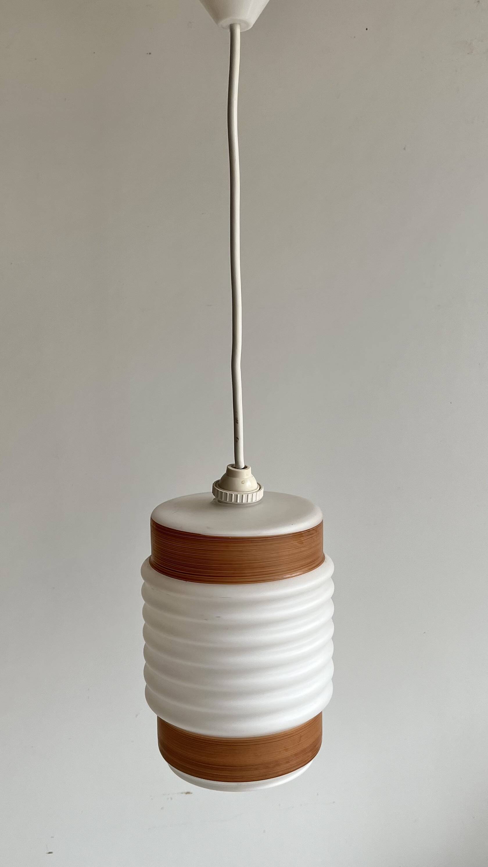 Opaline corrugated tube suspension