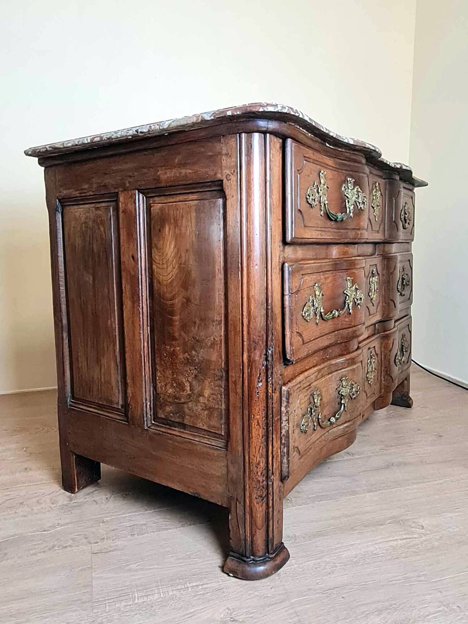 Louis XIV period Arbalette chest of drawers in solid walnut circa 1700